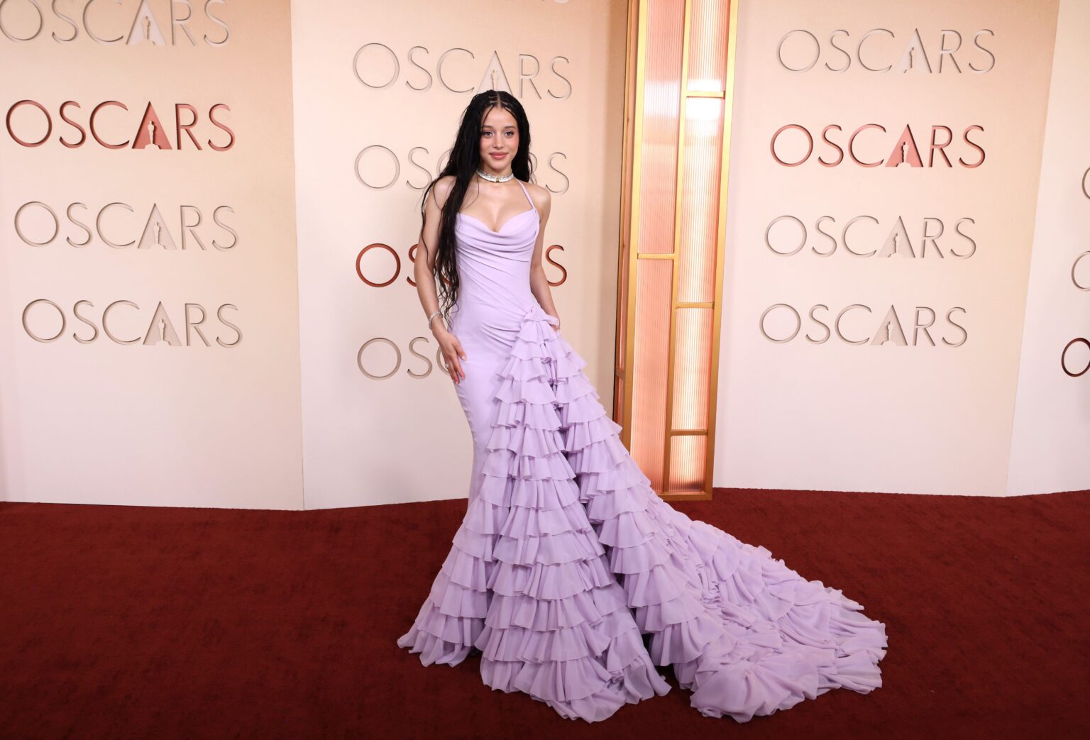 チェイス·インフィニティ、アカデミー賞でルイ·ヴィトンのカスタムドレス着用 制作750時間超