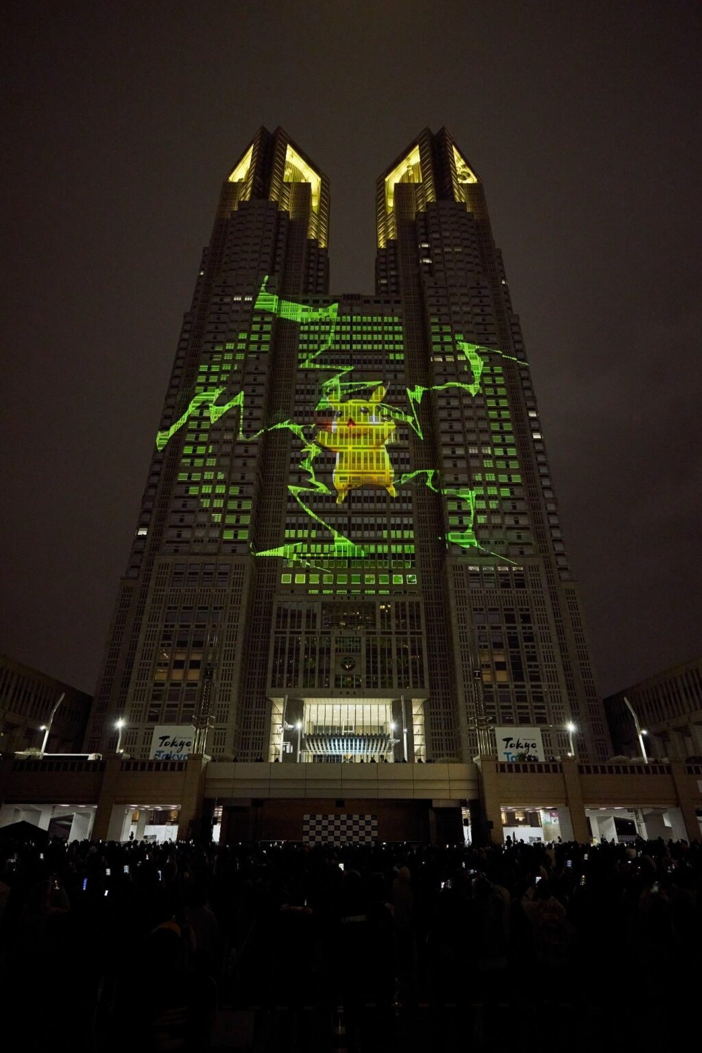 都庁プロジェクションマッピングでポケカ新作上映開始、初日約8,000人が観覧