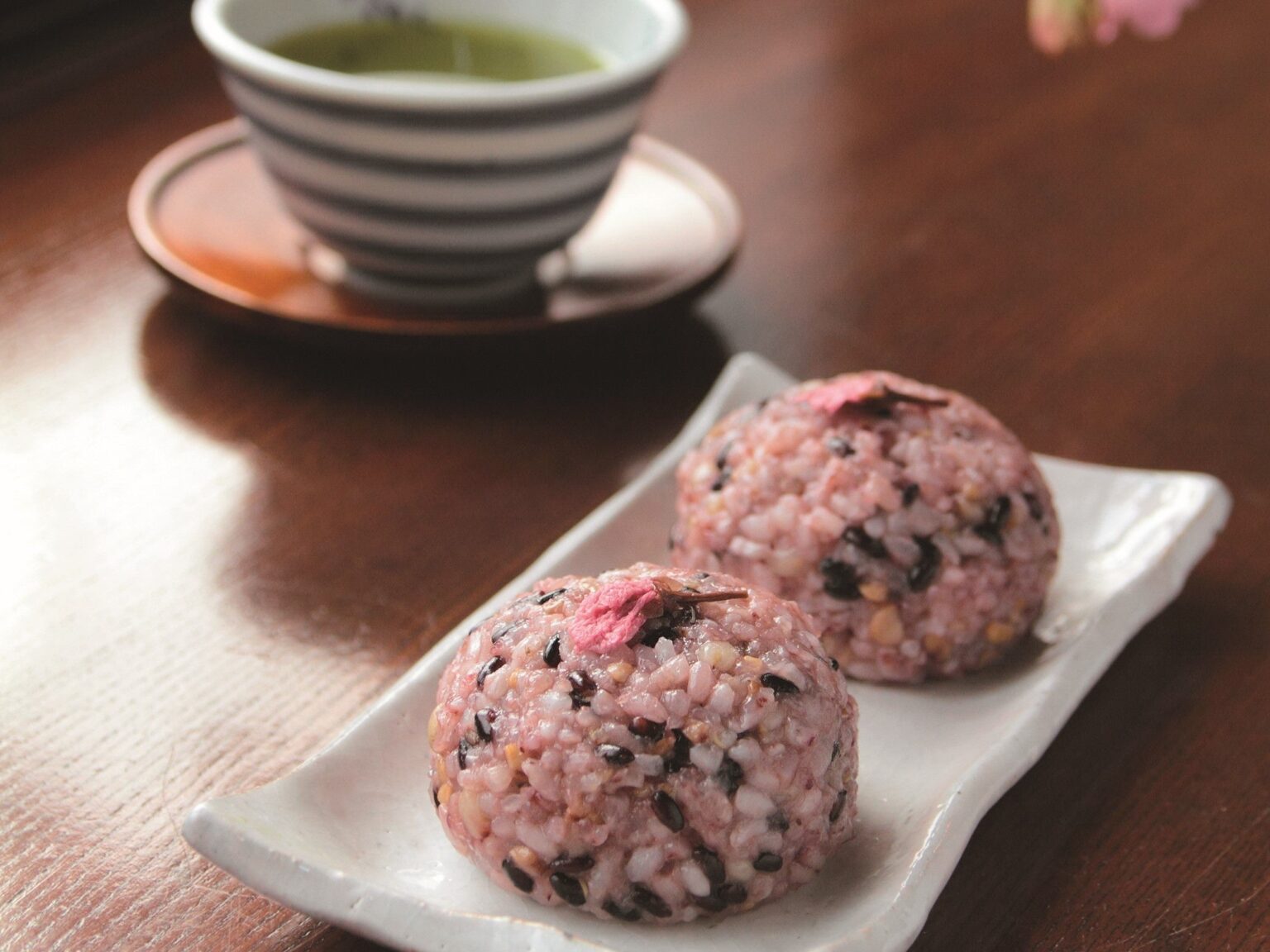 船橋屋、春彼岸向け「さくらの六穀おはぎ」3日間限定販売 2個590円