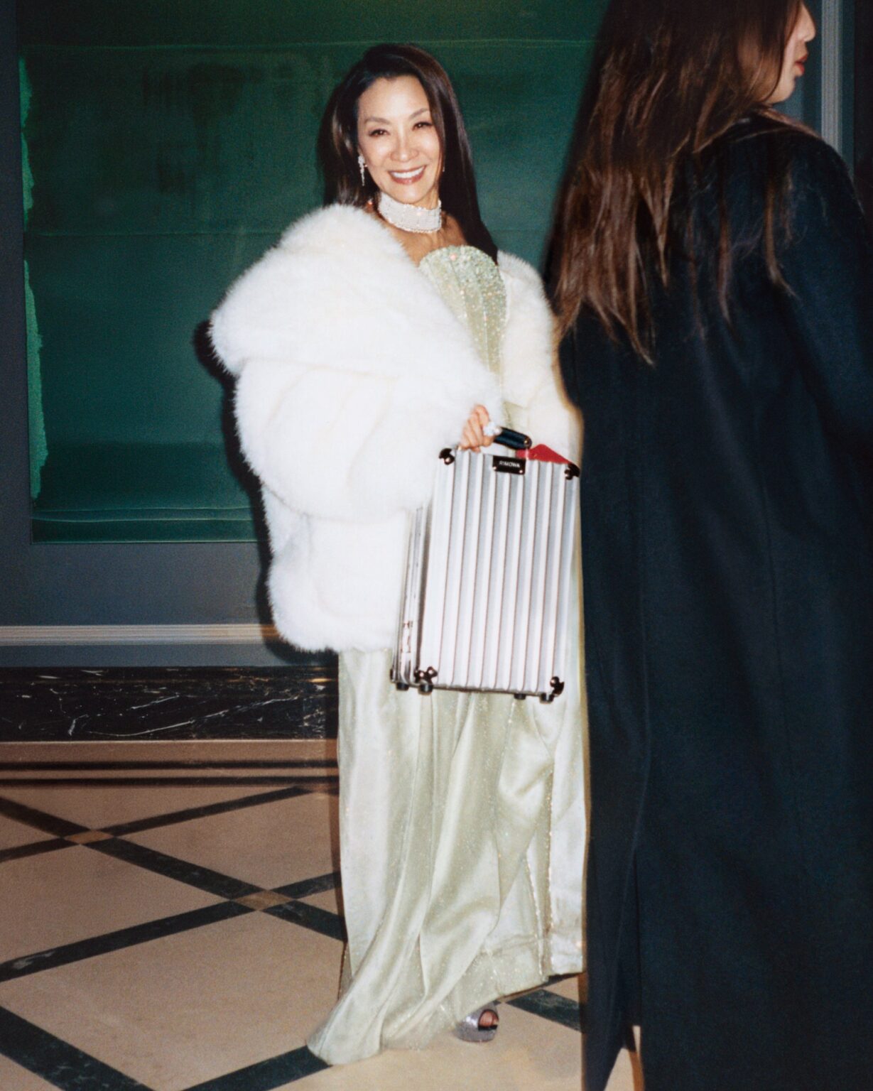 RIMOWA、ミシェル・ヨー密着の短編ドキュメンタリーシリーズ開始 特注ケースで受賞の瞬間を描く