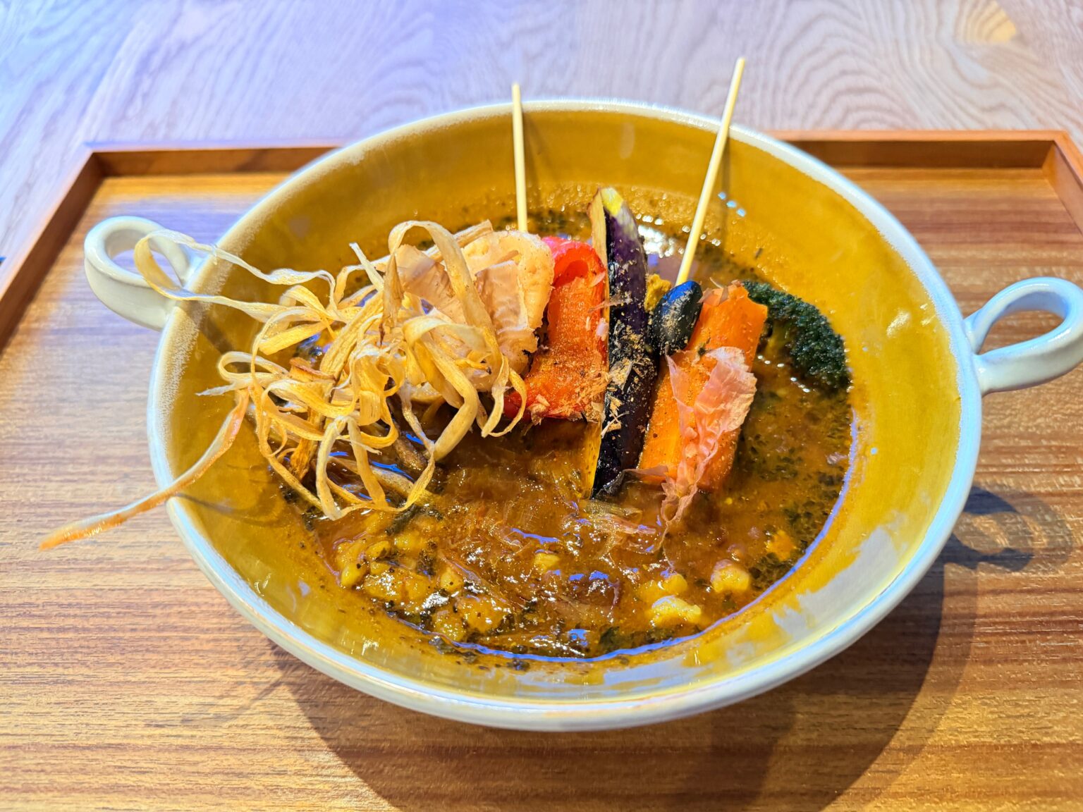 丹波篠山のアウトドア店内に「SATORY’s CAFE」開業、AI分析で磨いた「ぼたんスープカレー」3種を3月20日提供開始