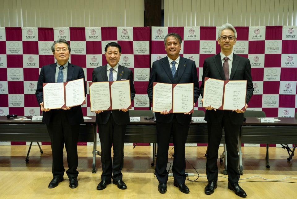 糸島半島で官民学4者が連携協定、渋滞CO2と公共交通維持へデータ活用とFCバス拡大検討