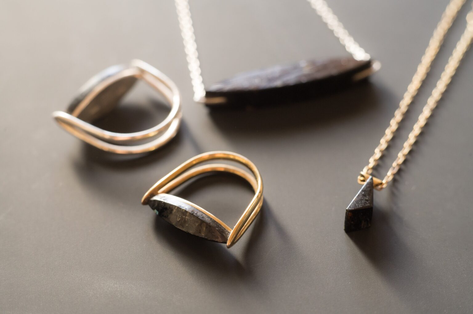 銀座のCIBONE CASEでAVM受注会、希少石ヌーマイト新作「NOVA」期間限定展示