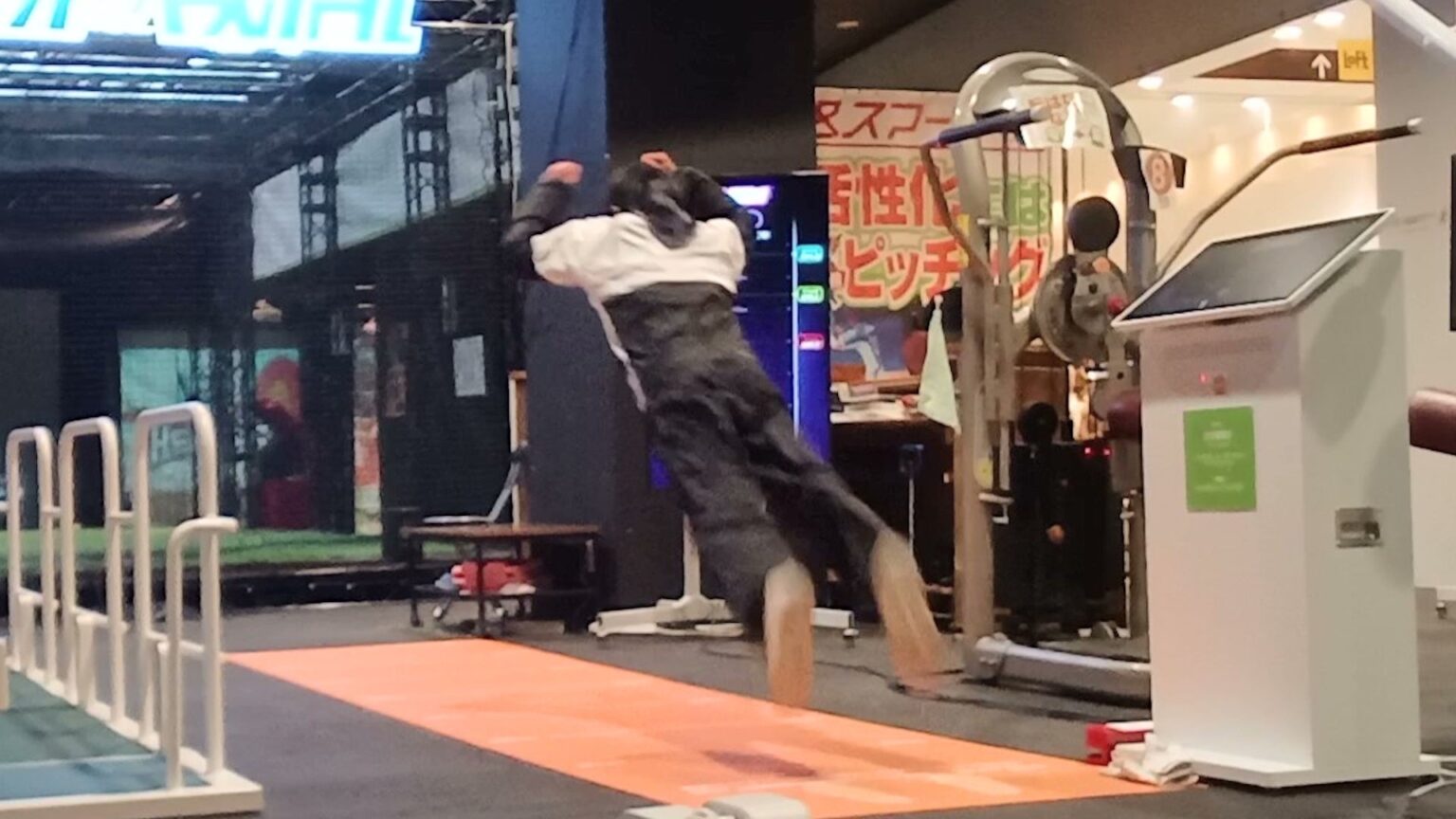 立ち幅跳びを即時採点・可視化する「スマート立ち幅跳び」、奥行き約3.5mで設置可能