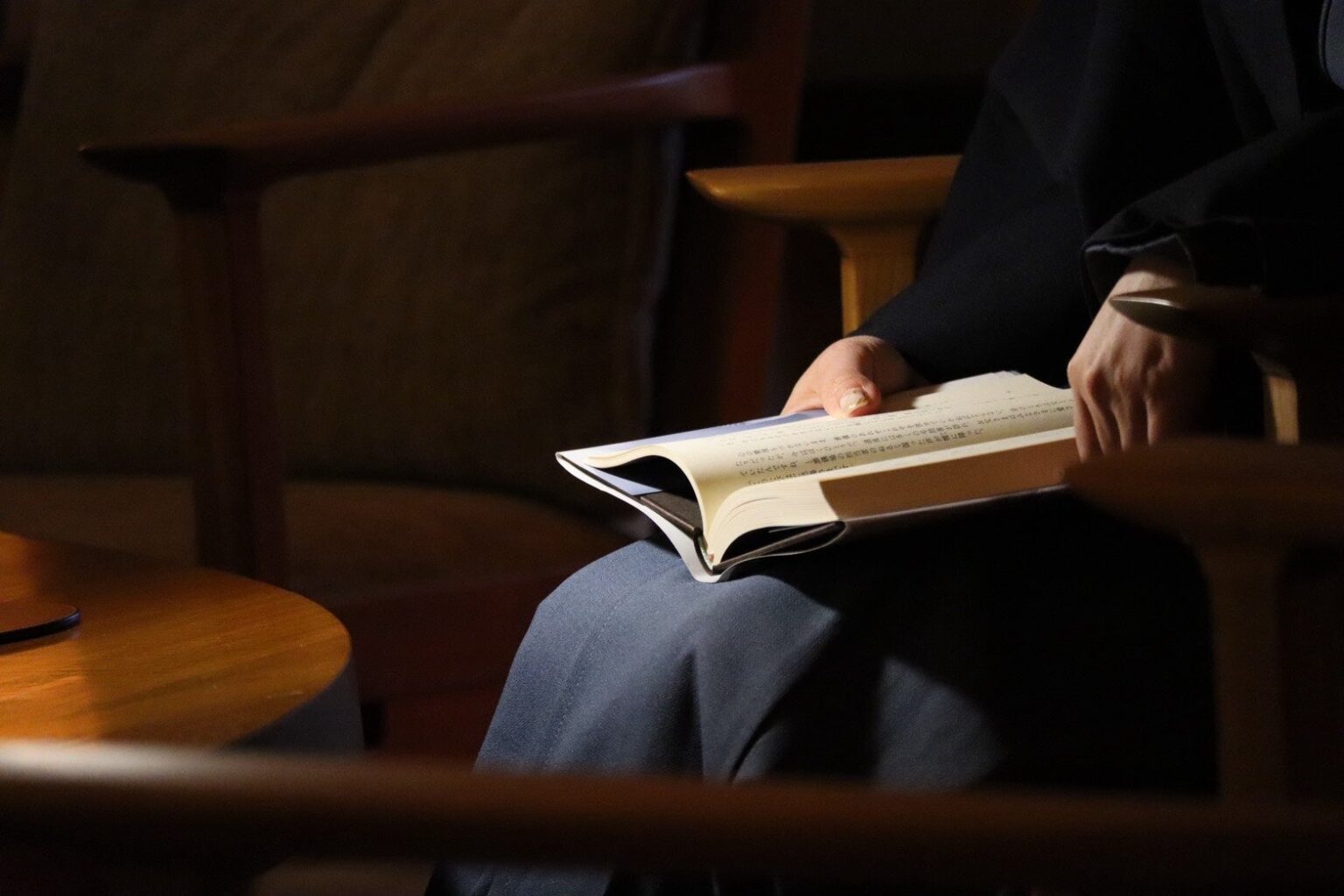 梅雨の江田島荘が読書没入プラン「読月」開始、1泊2日で読書3〜6時間を提案