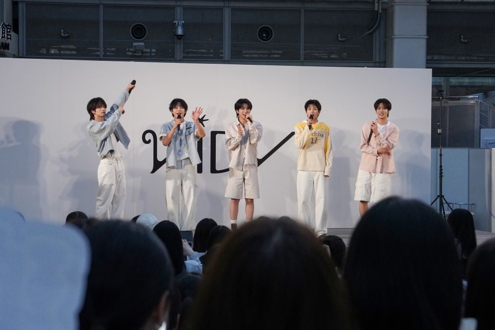 全員10代の5人組VIBY、札幌で初セルフライブ 約800人来場、ABEMAが密着配信中