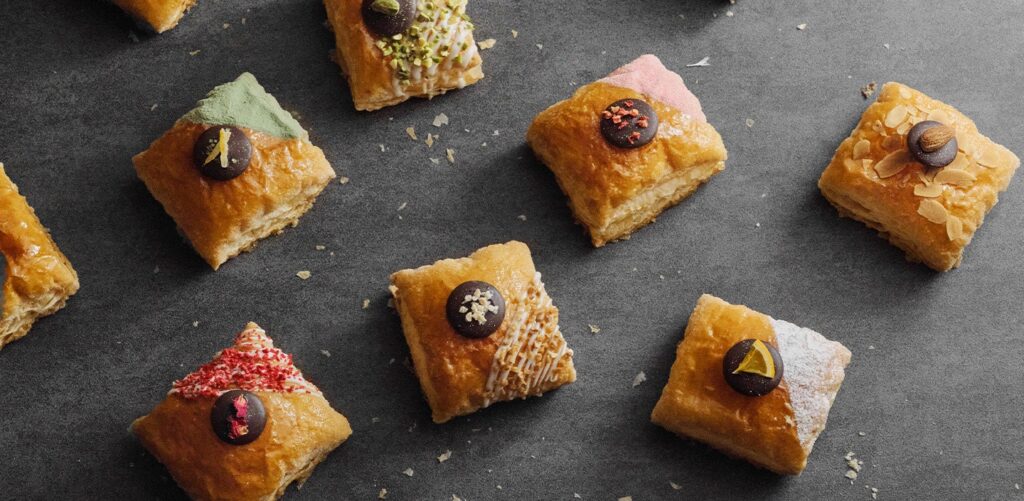 ザクザク食感の「FORTUNE MOON CAKE」新潟伊勢丹グルメフェス初出店、生カスタードパイを1個540円で販売