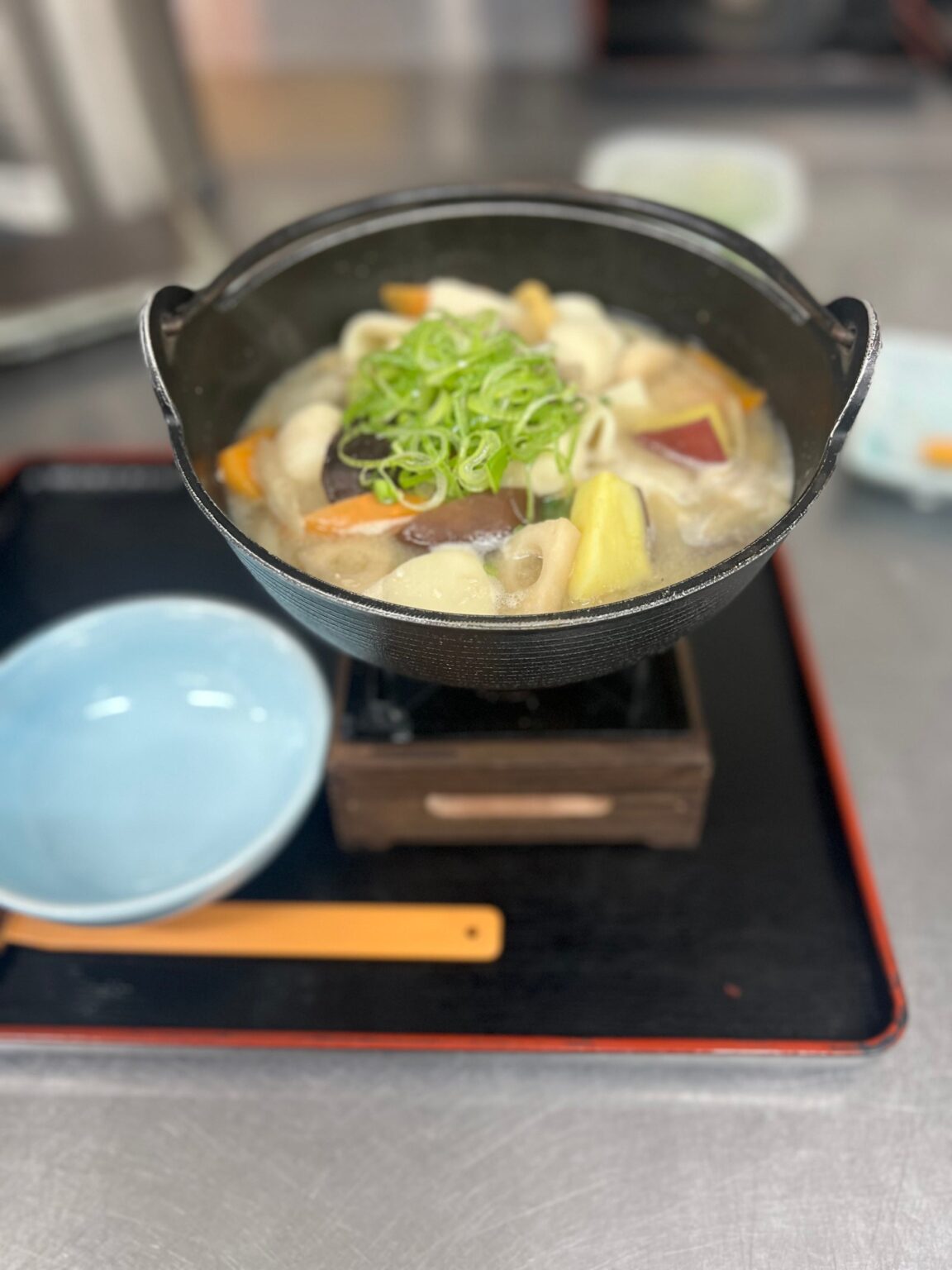 別府・ひょうたん温泉、郷土料理の団子汁を「ごろごろ野菜」に刷新 5月11日提供開始
