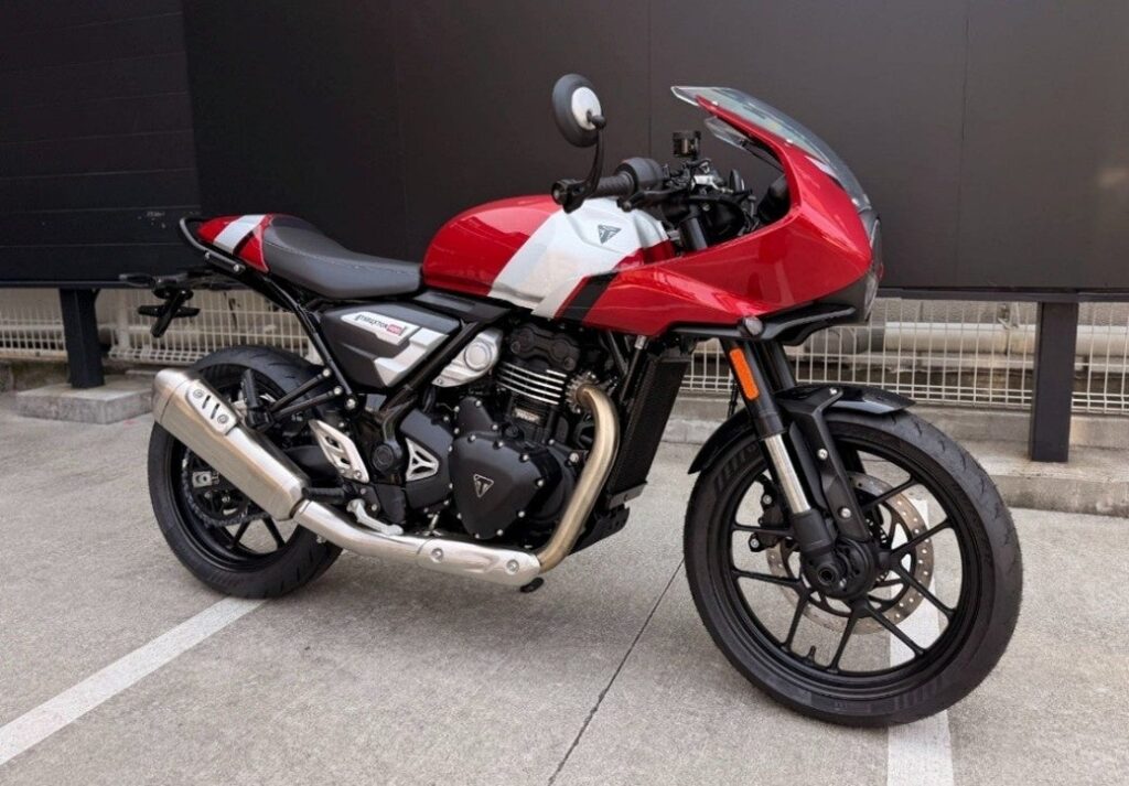 トライアンフ新型400cc「スラクストン/トラッカー」全国正規店で展示開始、価格は80万9900円から