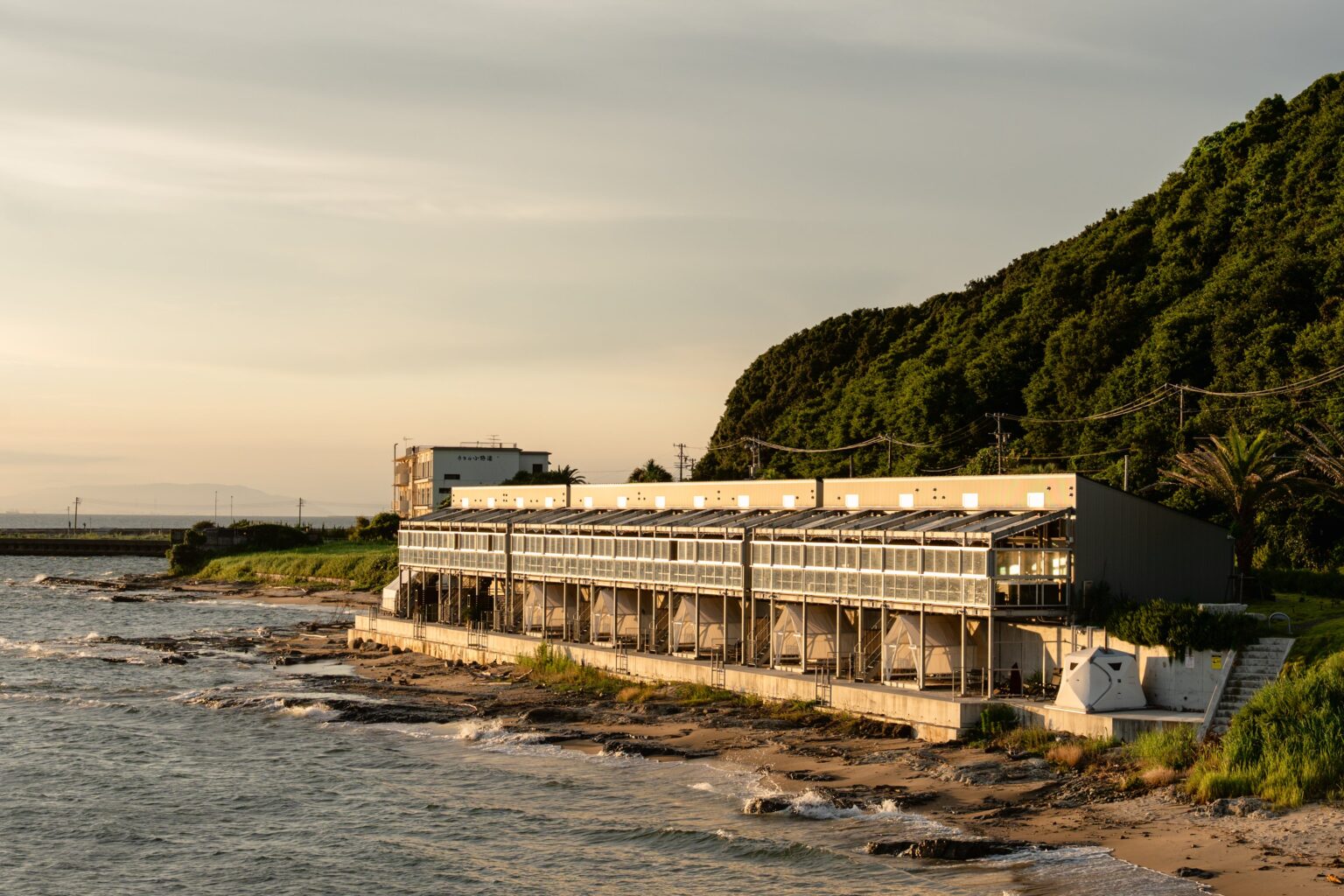 知多半島の海辺グランピング「WOOD DESIGN PARK NOMA」、30日・60日前予約で早割プラン開始