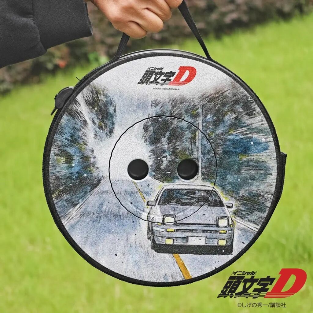 サックスバー2店舗で『頭文字D』公式グッズのポップアップ、新作折りたたみスツールは限定1000個