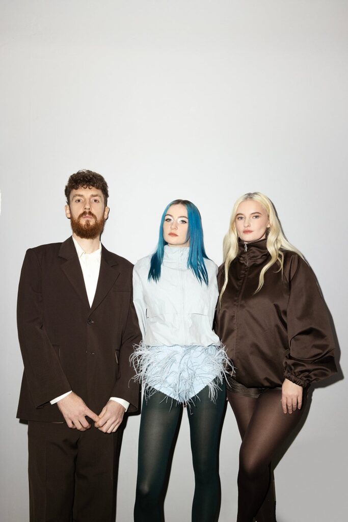 クリーン・バンディット、新レーベル「CB X」第1弾でBiig Piigと新曲&MV公開