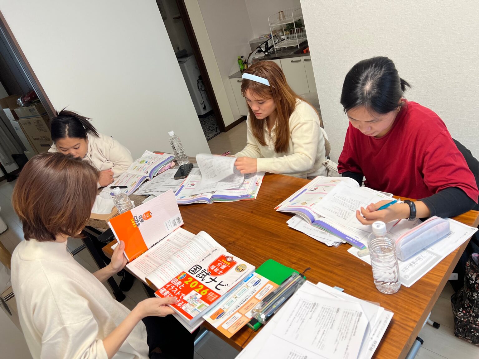 特定技能外国人向けに介護福祉士・JLPT対策を一体化、HALUHANA GROUPが少人数オンライン授業を開始
