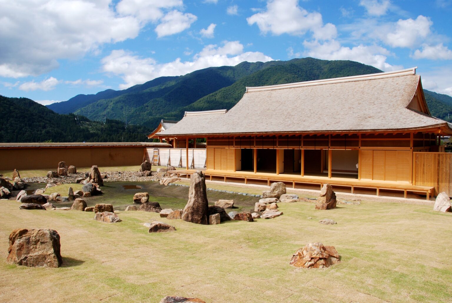 飛騨市で研究会「1617会」初開催、城郭と城下町を16〜17世紀で議論