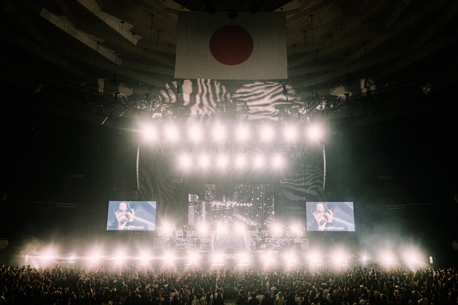 SKY-HI、武道館2DAYS開幕 6月18日公演をYouTube全編生配信、12月に豊洲PIT3DAYSも発表