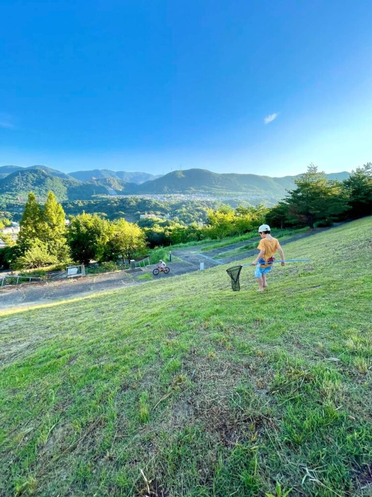 秋山グループが「兵庫を代表する企業100選」入り、西宮市北部の子育て世帯向け不動産支援が評価