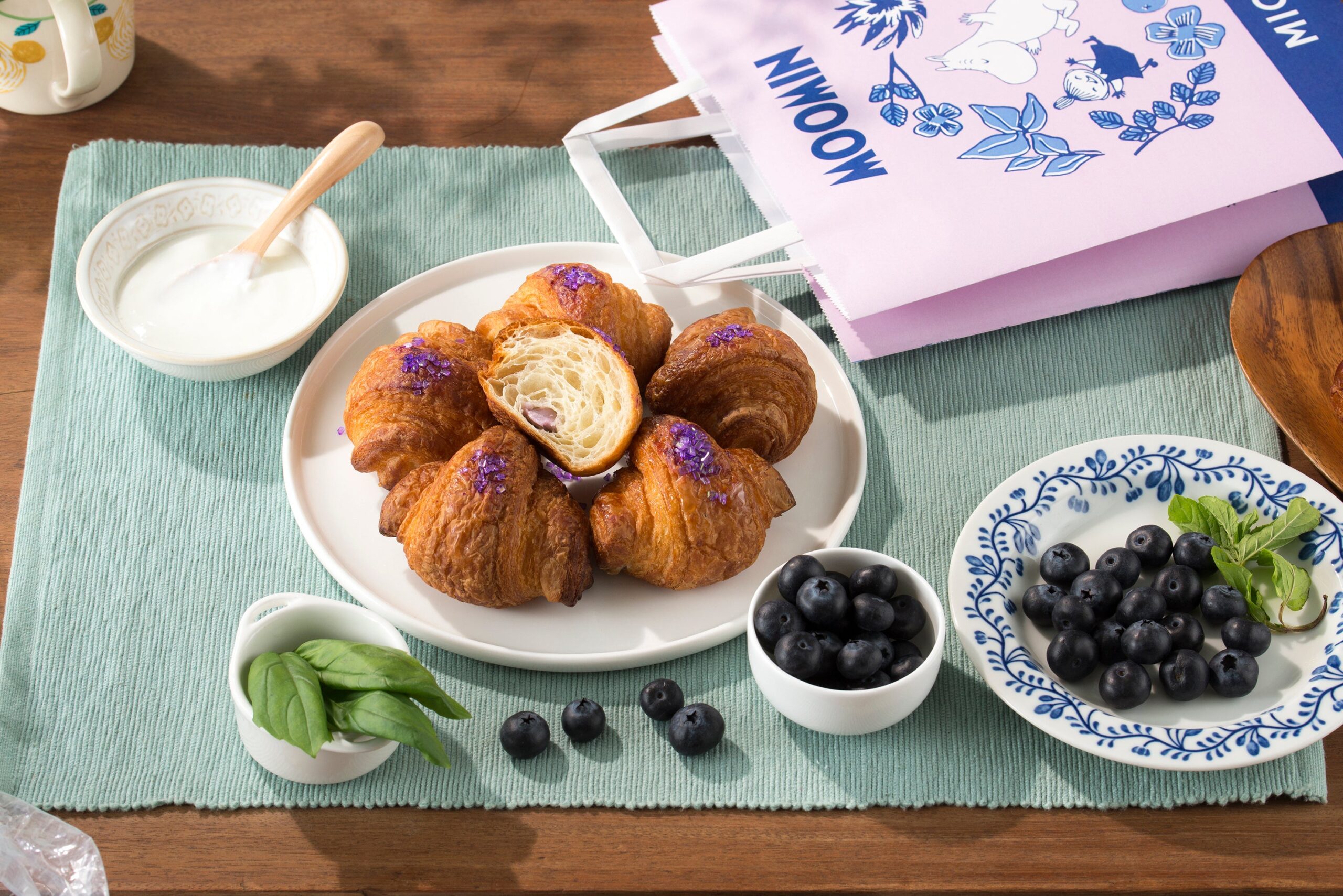 ミニヨン、ムーミン限定「ブルーベリーヨーグルト」ミニクロワッサンを7月1日から全国13店で販売
