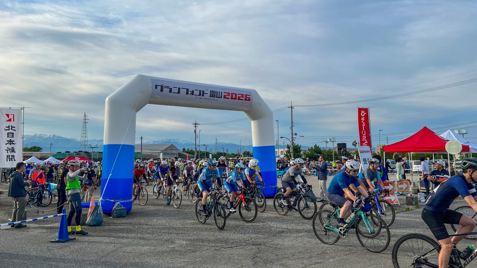 富山競輪場発着の「グランフォンド富山2026」開催、約530人が参加
