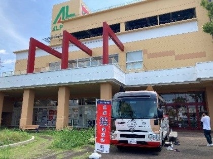 平和堂、アル・プラザ鶴見で「ネコのバス」保護猫譲渡会 6月27日に9回目開催