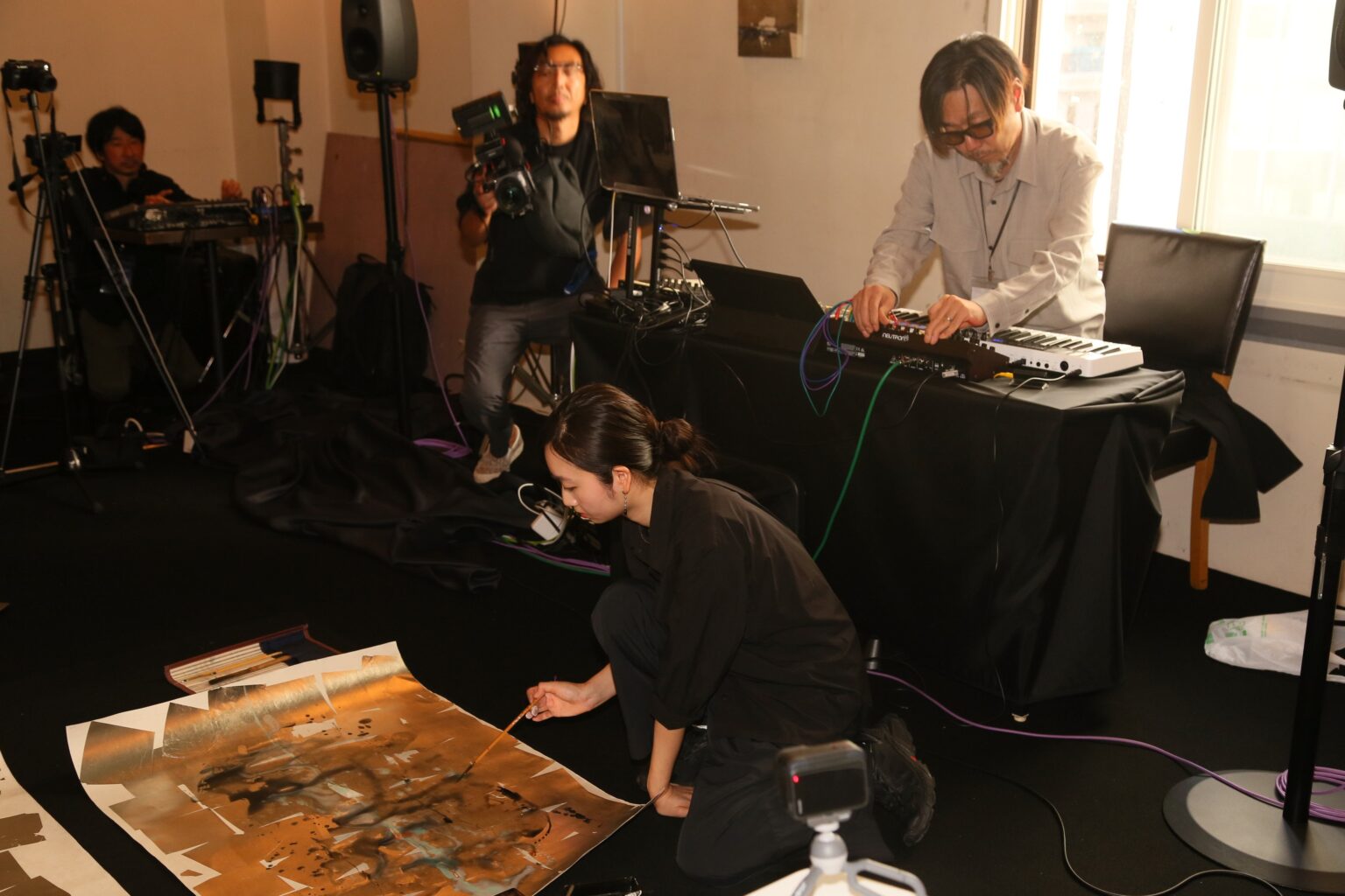 バルセロナで1時間限定「Wabisabi Music #1 – Particles」開催、和紙の変化をドームに投影
