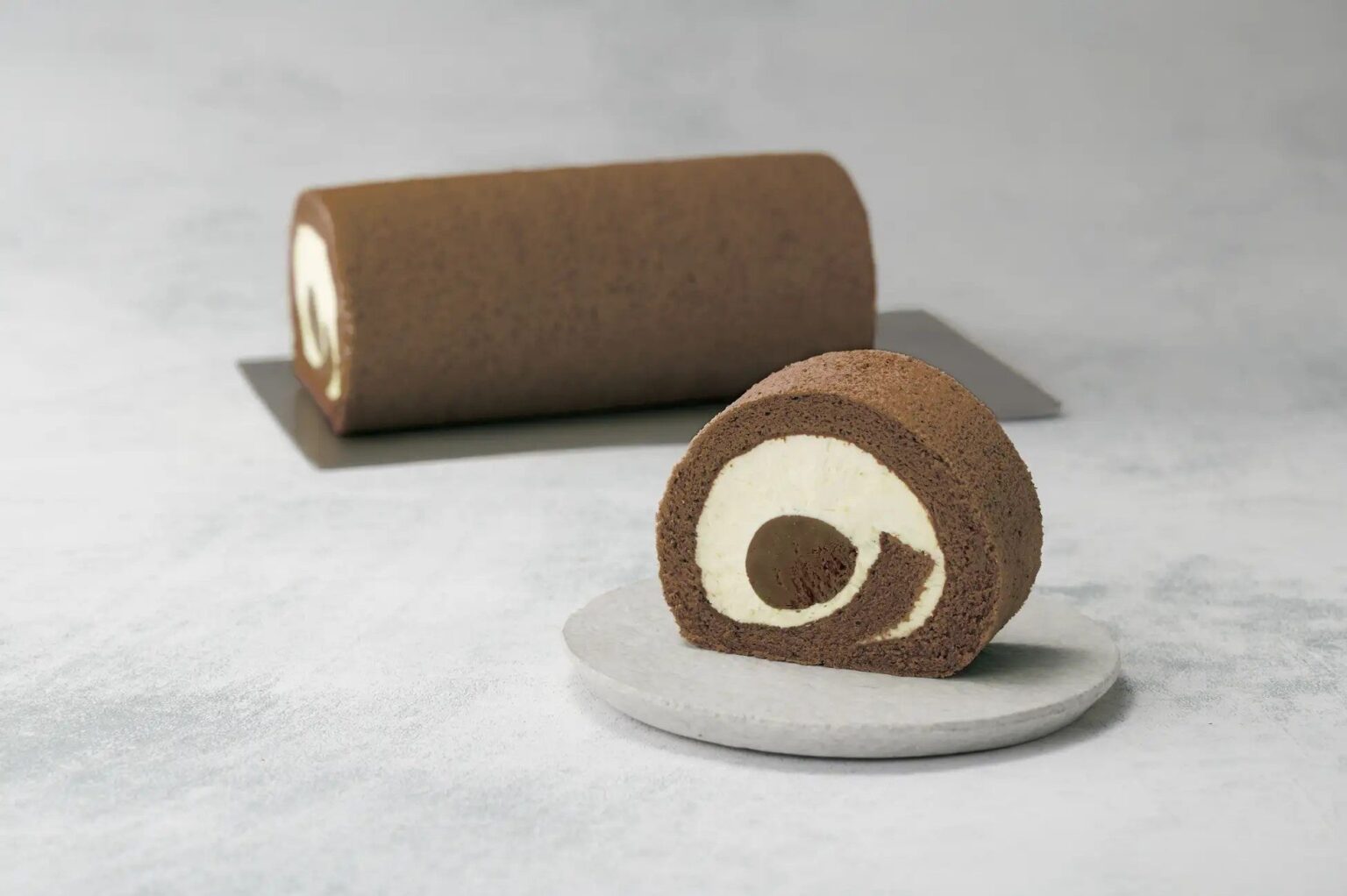 nana’s green tea、店舗人気の「ほうじ茶ロールケーキ」をオンライン販売 数量限定で2,700円のお試しも