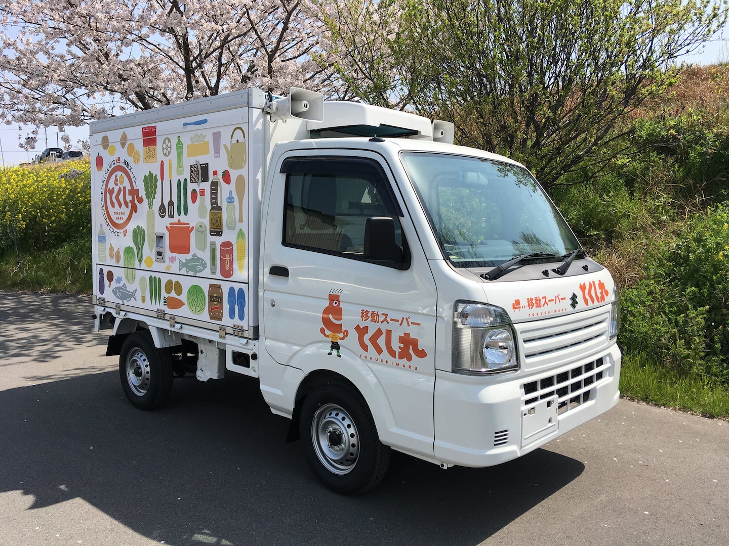 とくし丸、四国47台でシニアにビスコミニパック配布 8月は販売強化も同時実施 とくし丸、四国47台でシニアにビスコミニパック配布 8月は販売強化も同時実施
