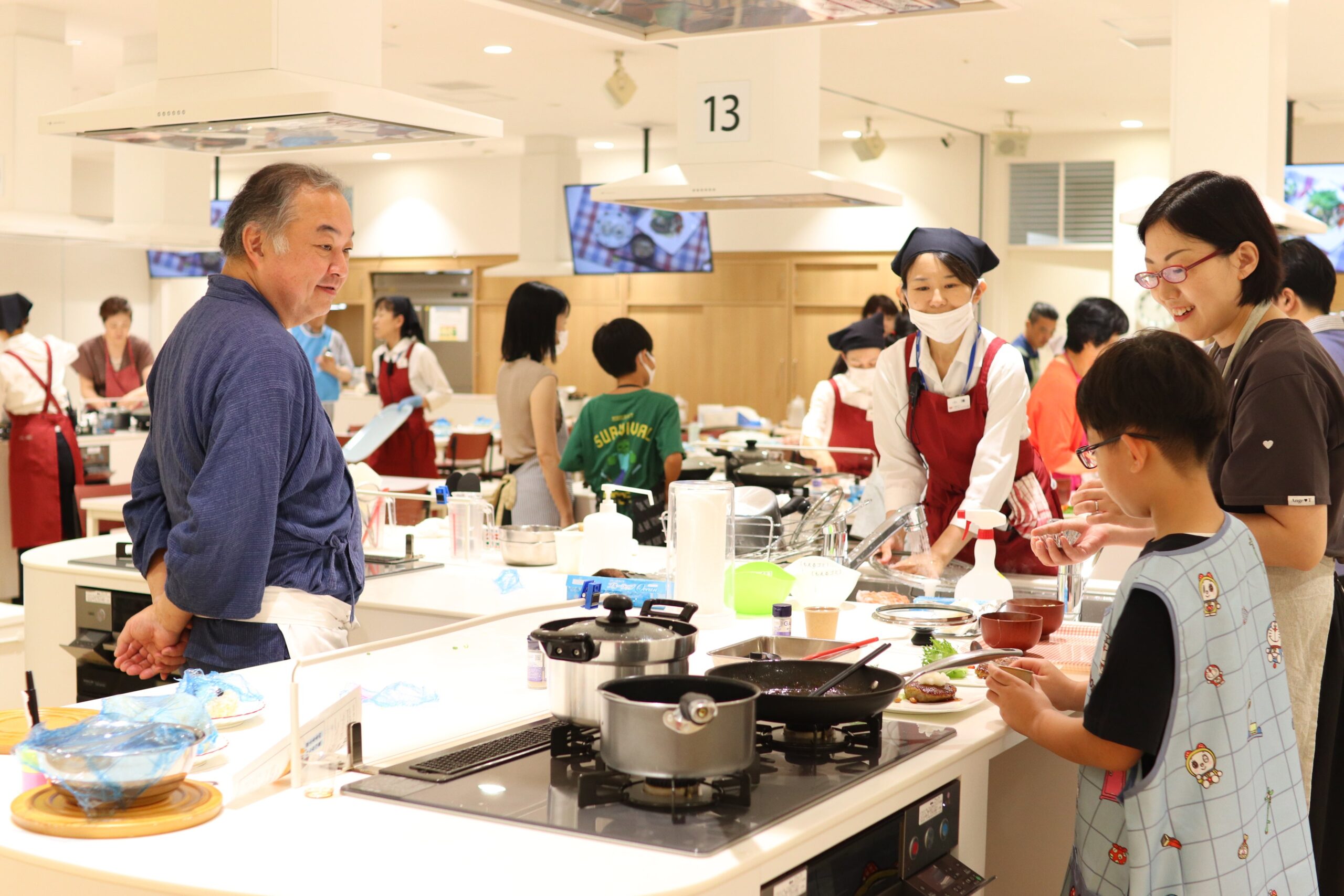 大豆ともち麦で学ぶ「2050年の未来のごはん」 親子16組34名が“未来のおにぎり”料理教室に参加 大豆ともち麦で学ぶ「2050年の未来のごはん」 親子16組34名が“未来のおにぎり”料理教室に参加