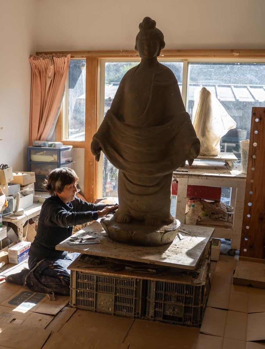 奈良県立美術館で彫刻家・三輪途道展 手の感覚で「ふれる光」を体験 奈良県立美術館で彫刻家・三輪途道展 手の感覚で「ふれる光」を体験