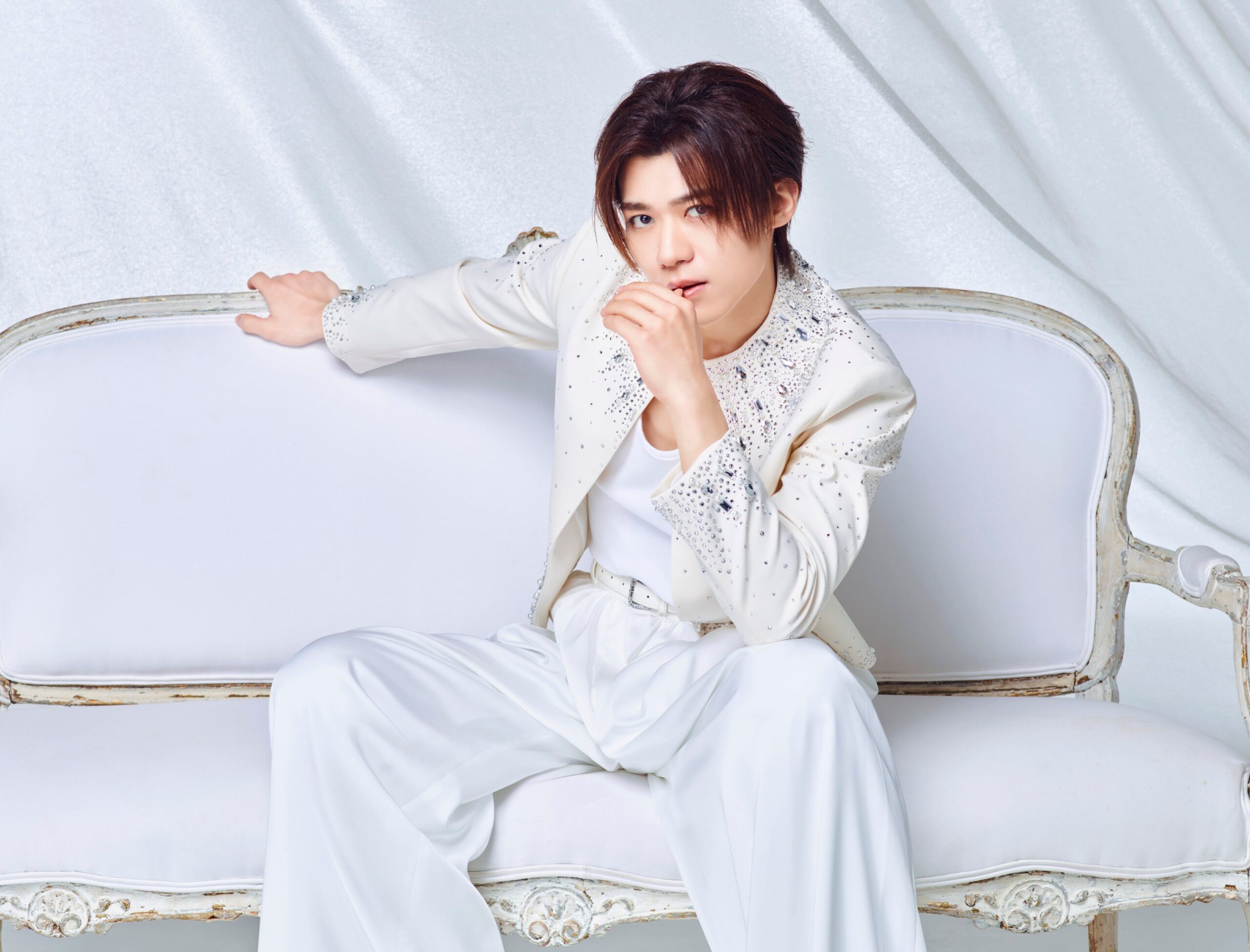 ヒルトン成田で新浜レオンのディナーショー、10月18日に昼夜2公演 プレミア席は前方9卓33,000円 ヒルトン成田で新浜レオンのディナーショー、10月18日に昼夜2公演 プレミア席は前方9卓33,000円