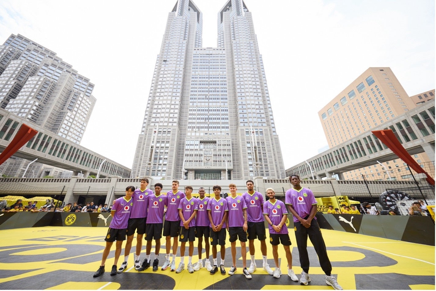 プーマ ジャパン、BVB来日に合わせ都庁前でストリートサッカーと渋谷で選手交流イベント