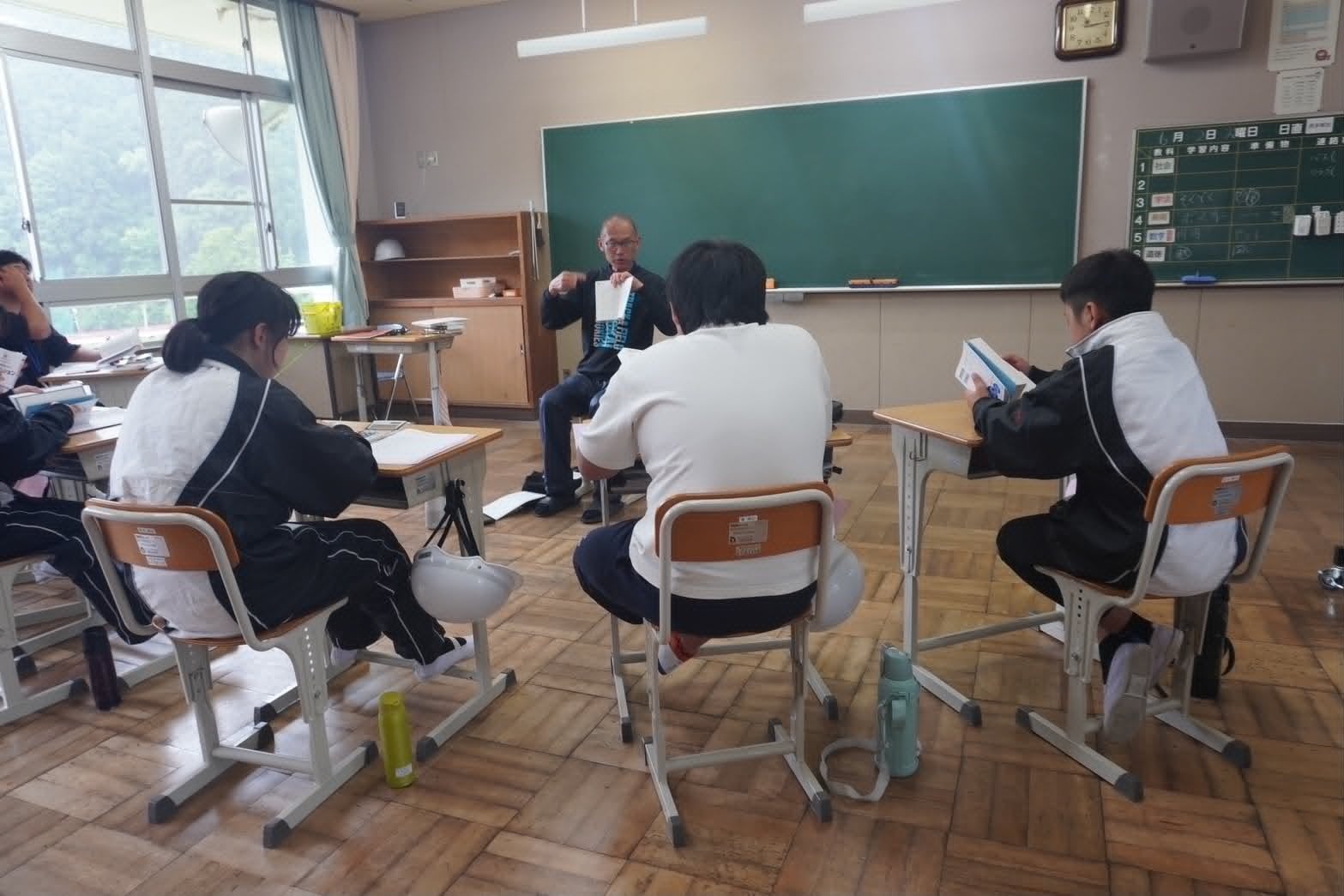 熊野市立飛鳥中が授業で速読トレーニング導入、全校21人が視読法を実践 熊野市立飛鳥中が授業で速読トレーニング導入、全校21人が視読法を実践