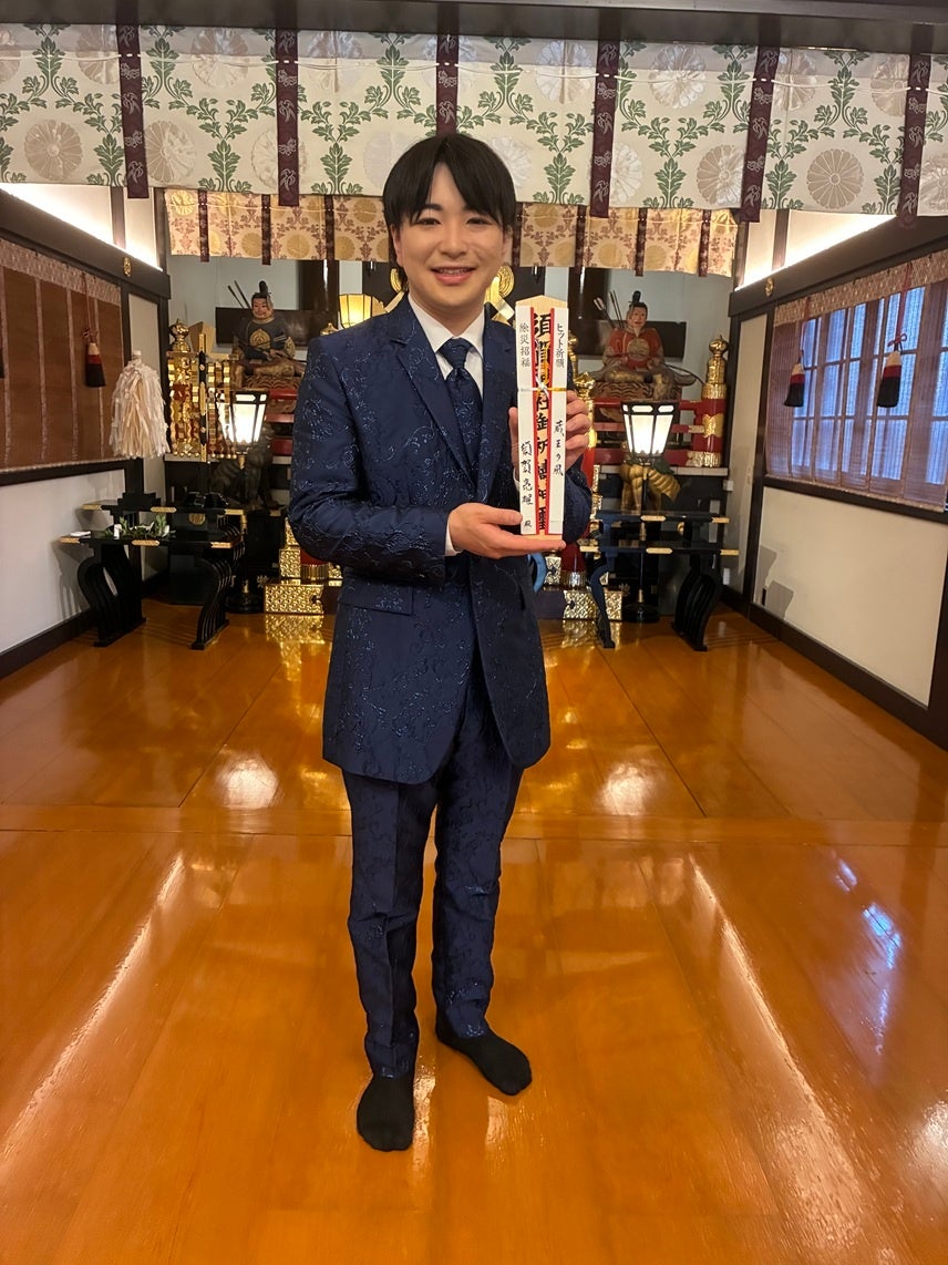 須賀亮雄、新曲「蔵王の風」発売前日に四谷・須賀神社でヒット祈願 須賀亮雄、新曲「蔵王の風」発売前日に四谷・須賀神社でヒット祈願