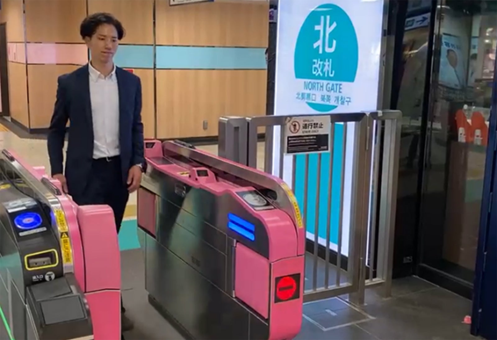 既存改札にカメラ追加で顔認証通過、池袋駅で7月15日開始 既存改札にカメラ追加で顔認証通過、池袋駅で7月15日開始