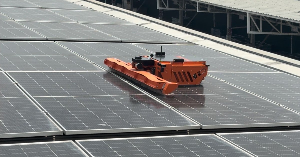 未来機械、タイ・シンガポールで太陽光パネル無人清掃ロボの実証へ 経産省補助金に採択 未来機械、タイ・シンガポールで太陽光パネル無人清掃ロボの実証へ 経産省補助金に採択