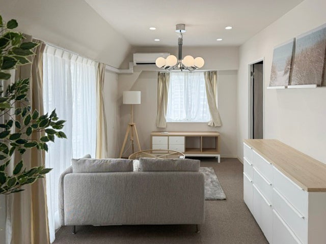 広島市中区でIKEA家具付き2LDKリノベ分譲、タナカホームズがメディア内覧会