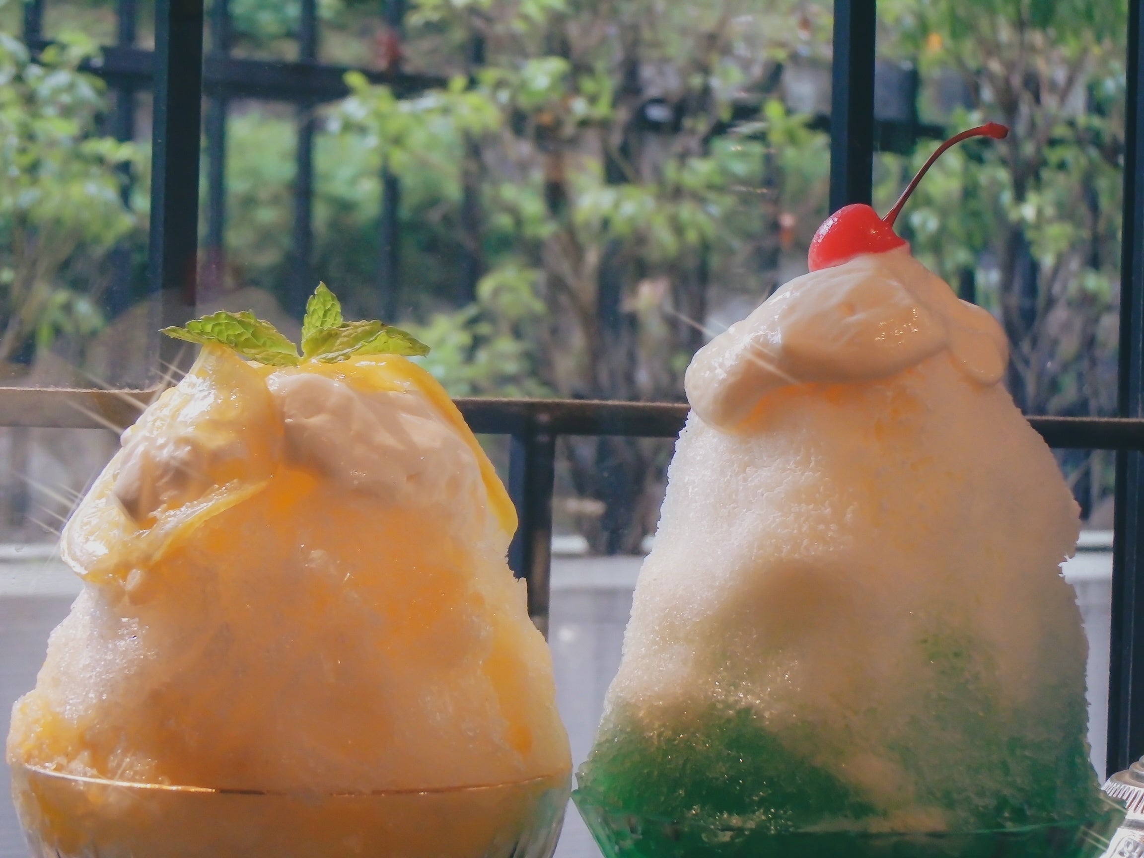 奈良「喫茶52」、看板ドリンク2種を“飲んで完成する”夏限定かき氷に 各1,400円 奈良「喫茶52」、看板ドリンク2種を“飲んで完成する”夏限定かき氷に 各1,400円