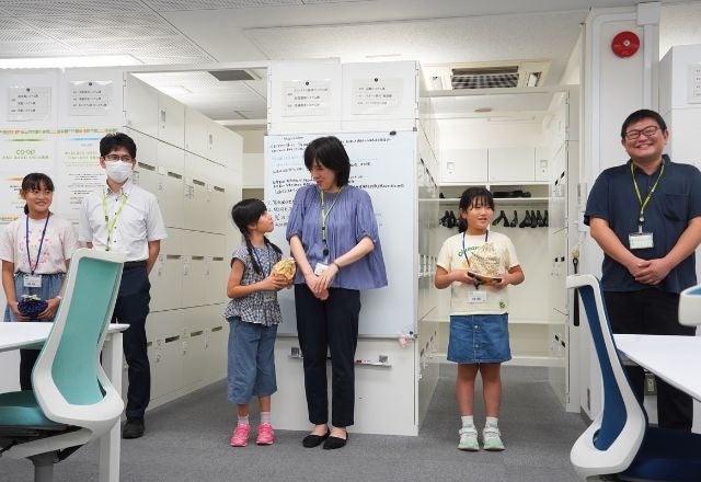 コープデリ連合会本部で子ども参観日、職員の子どもと孫11人が仕事体験 コープデリ連合会本部で子ども参観日、職員の子どもと孫11人が仕事体験
