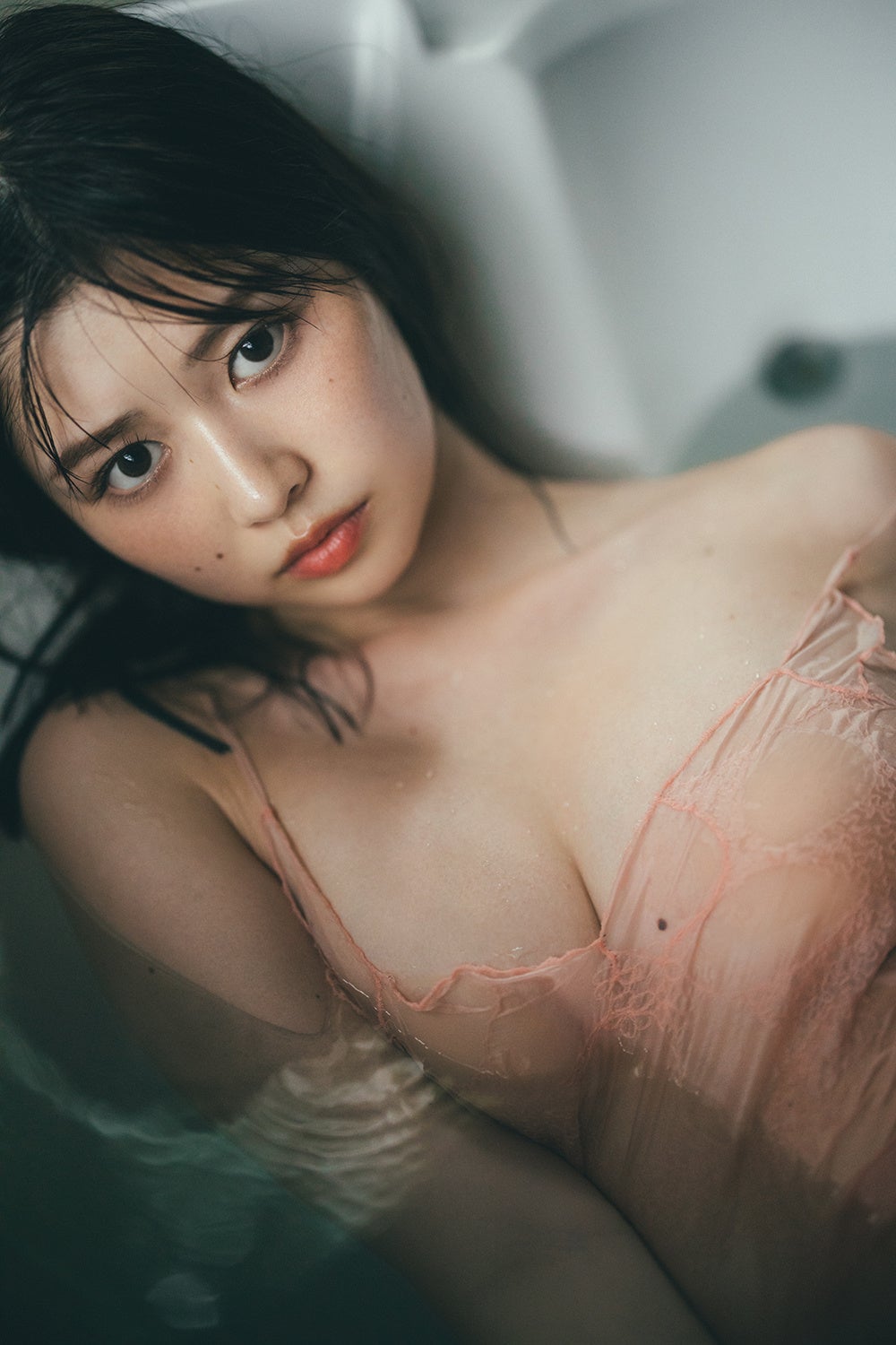 冴木柚葉、初写真集を10月15日発売 タイ・ホアヒンで撮影、A4判128ページ 冴木柚葉、初写真集を10月15日発売 タイ・ホアヒンで撮影、A4判128ページ