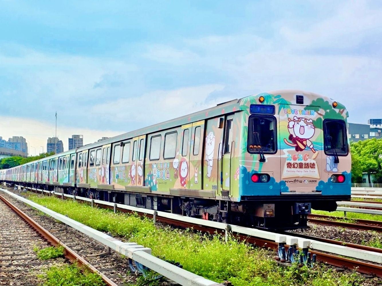 台北メトロ「もちにゃん」10年目は童話テーマ　板南線で6両ラッピング、限定悠遊卡も2種