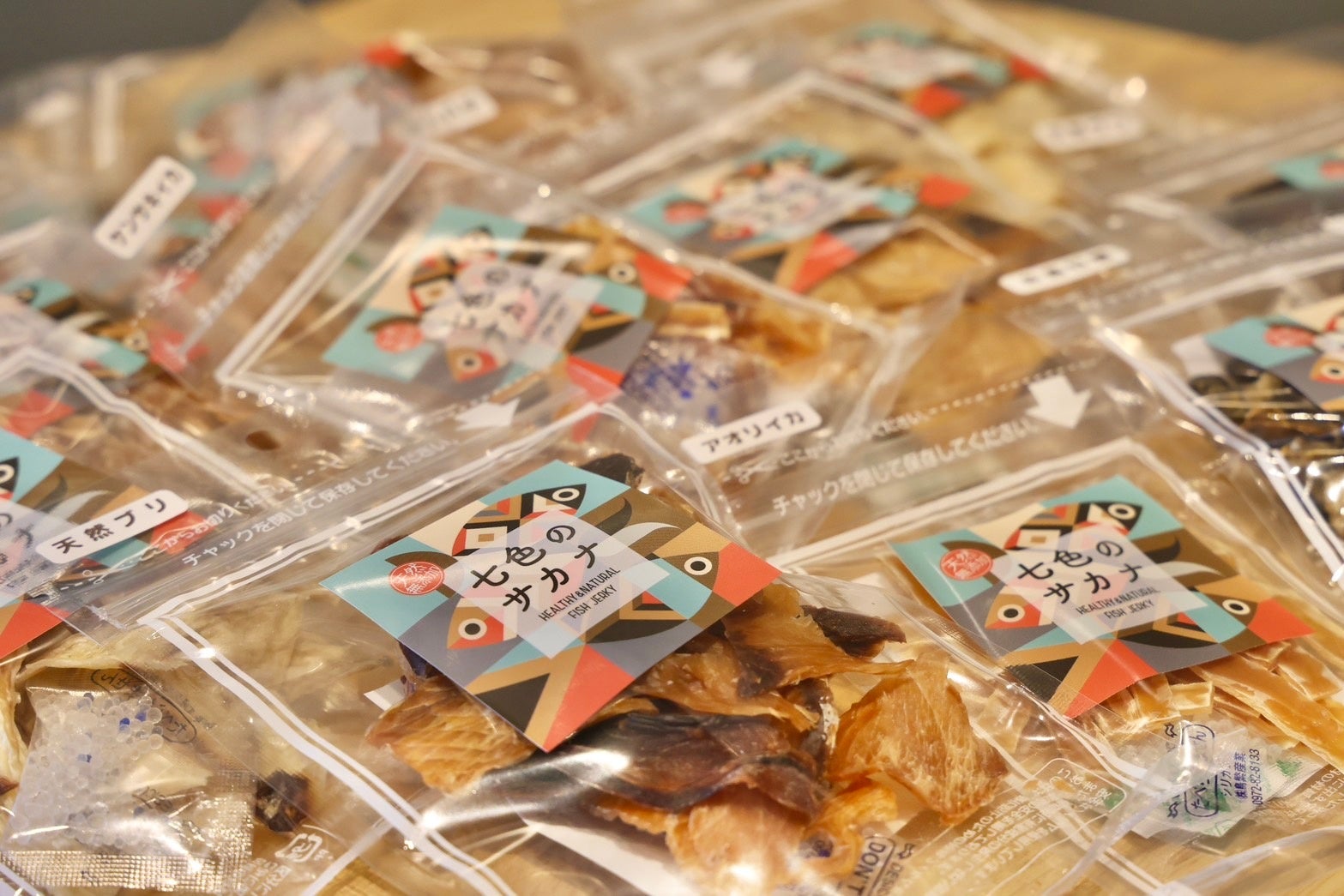 福岡発「七色のサカナ」釣った魚をペット商品に循環、8カ月でジャーキー累計1万袋