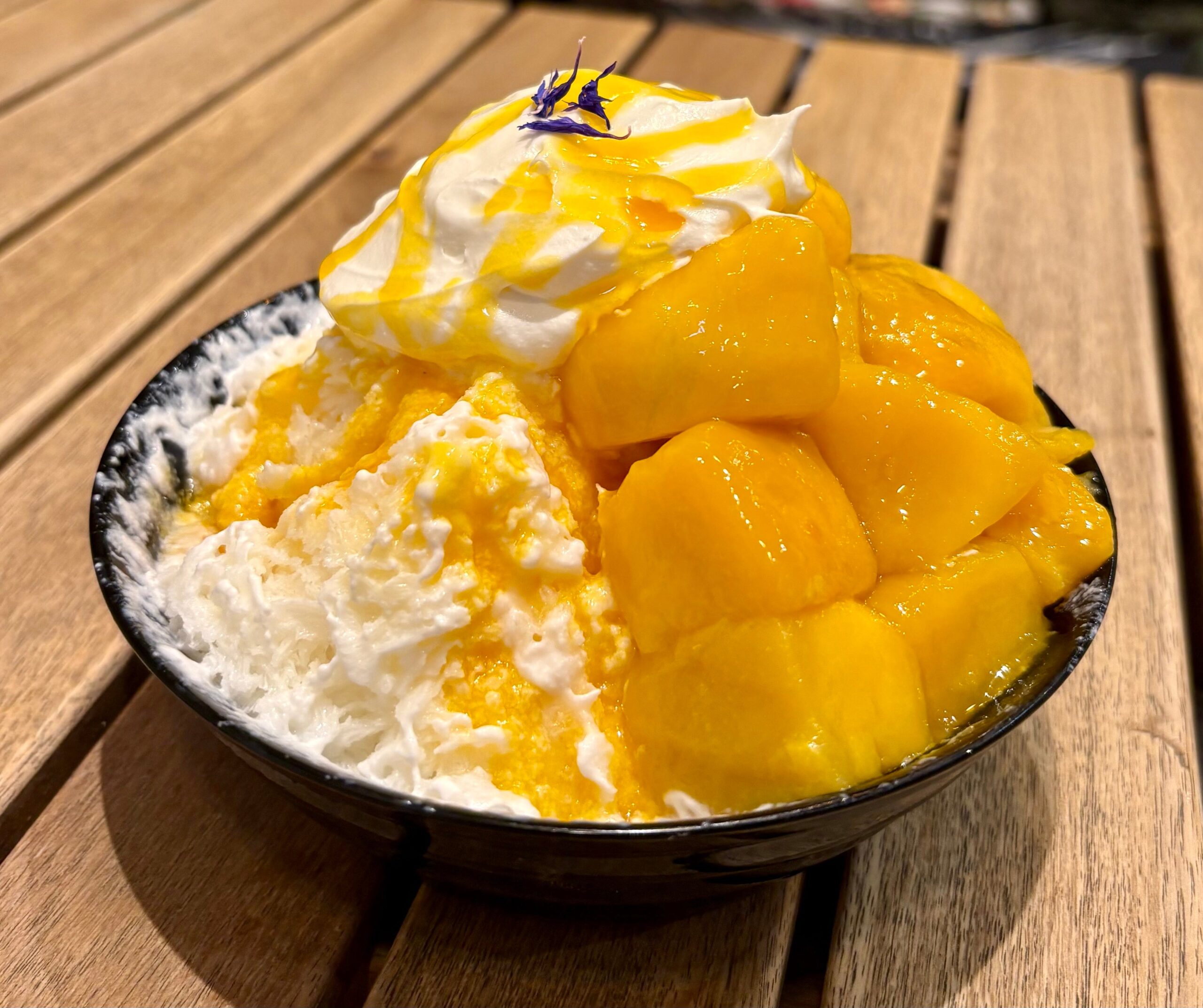 大阪・中崎町のジパングカリーカフェ、大学生考案のマンゴーラッシーかき氷を30杯限定で販売 大阪・中崎町のジパングカリーカフェ、大学生考案のマンゴーラッシーかき氷を30杯限定で販売