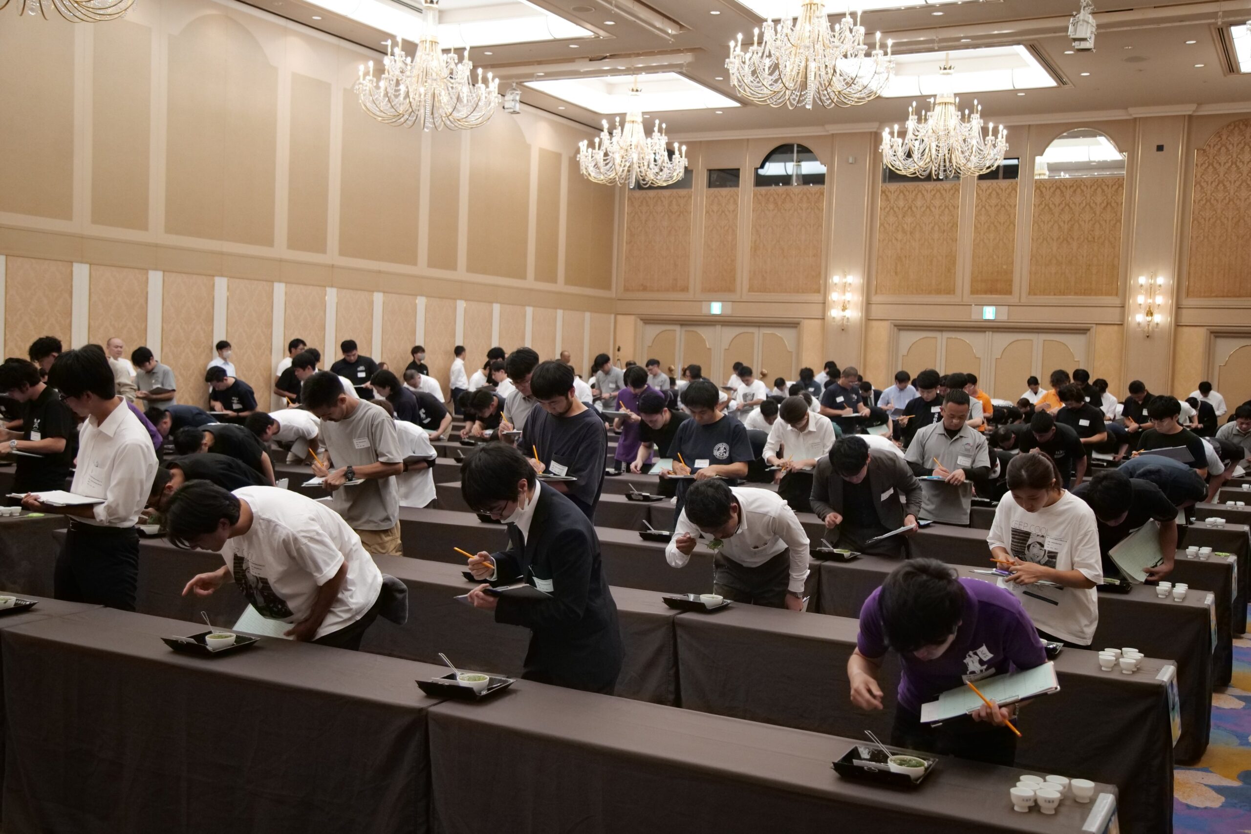 45歳以下約120人が煎茶の目利きを競う「全国茶審査技術競技大会」9月5日静岡で開催