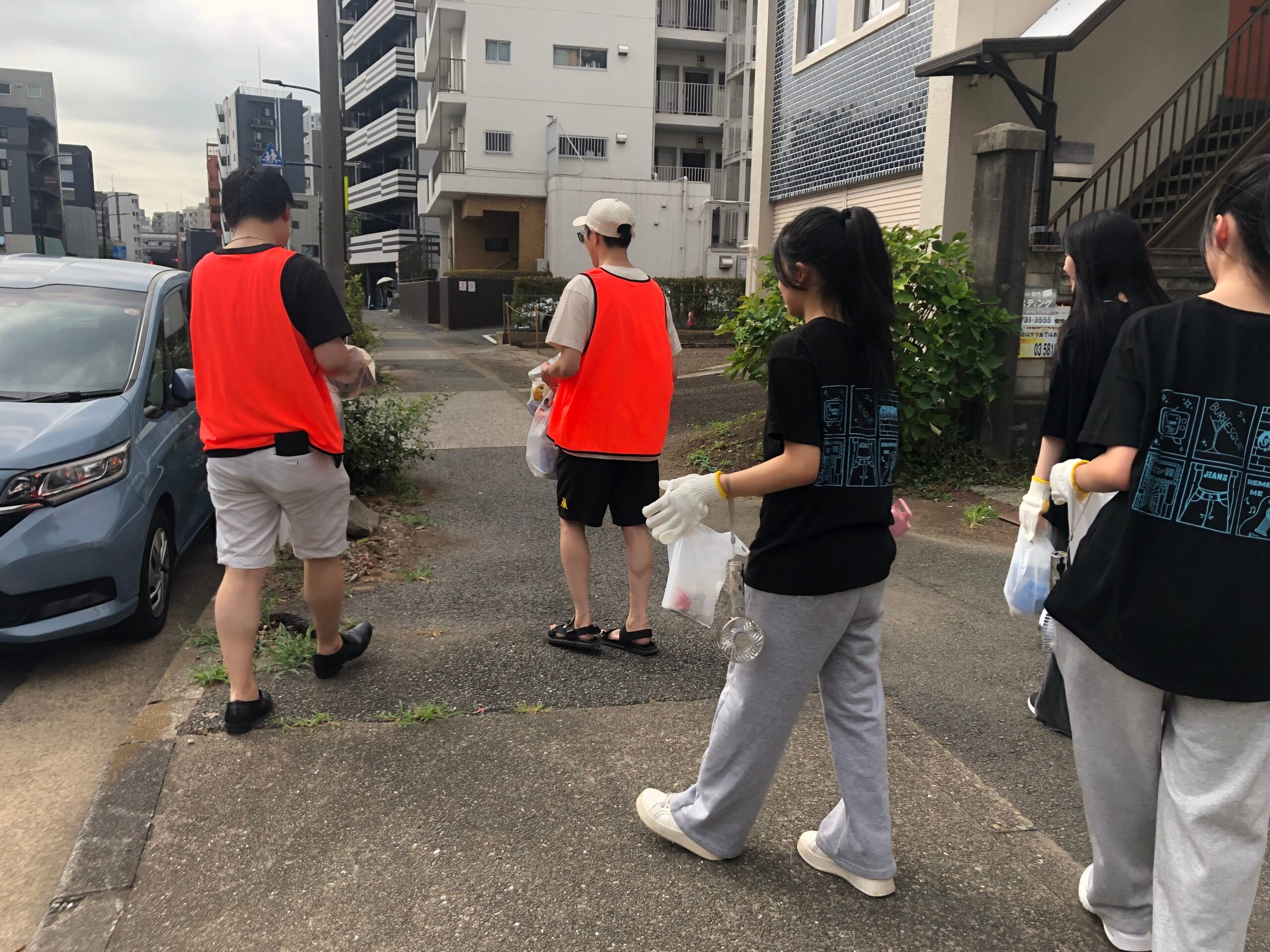 品川区で「よもぎ蒸しサロン select」運営のYP、品川女子学院生徒と商店街清掃を実施 品川区で「よもぎ蒸しサロン select」運営のYP、品川女子学院生徒と商店街清掃を実施