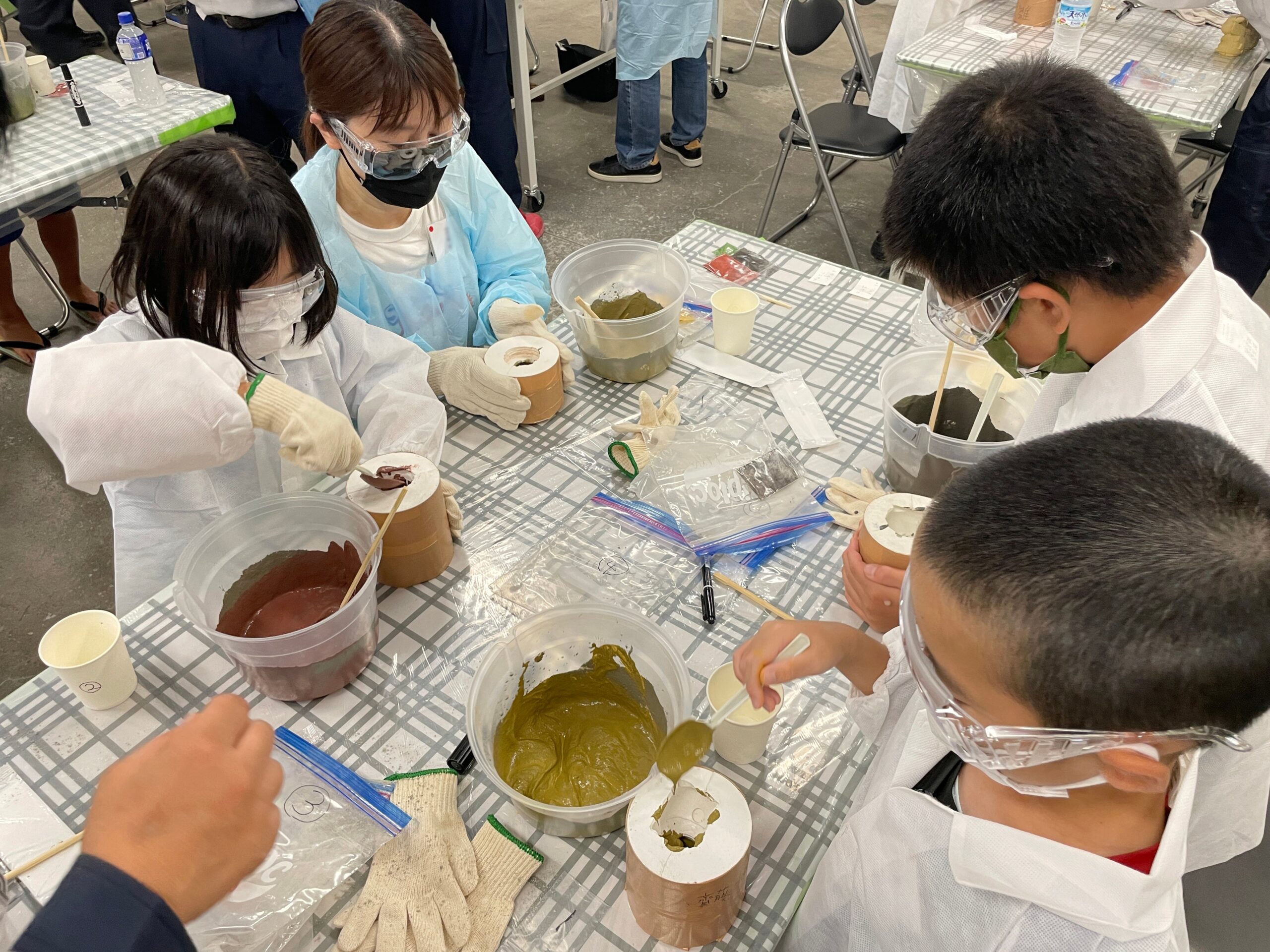 東洋建設、美浦研究所で小学生向け体験学習 VRや生コンなど4プログラム実施 東洋建設、美浦研究所で小学生向け体験学習 VRや生コンなど4プログラム実施