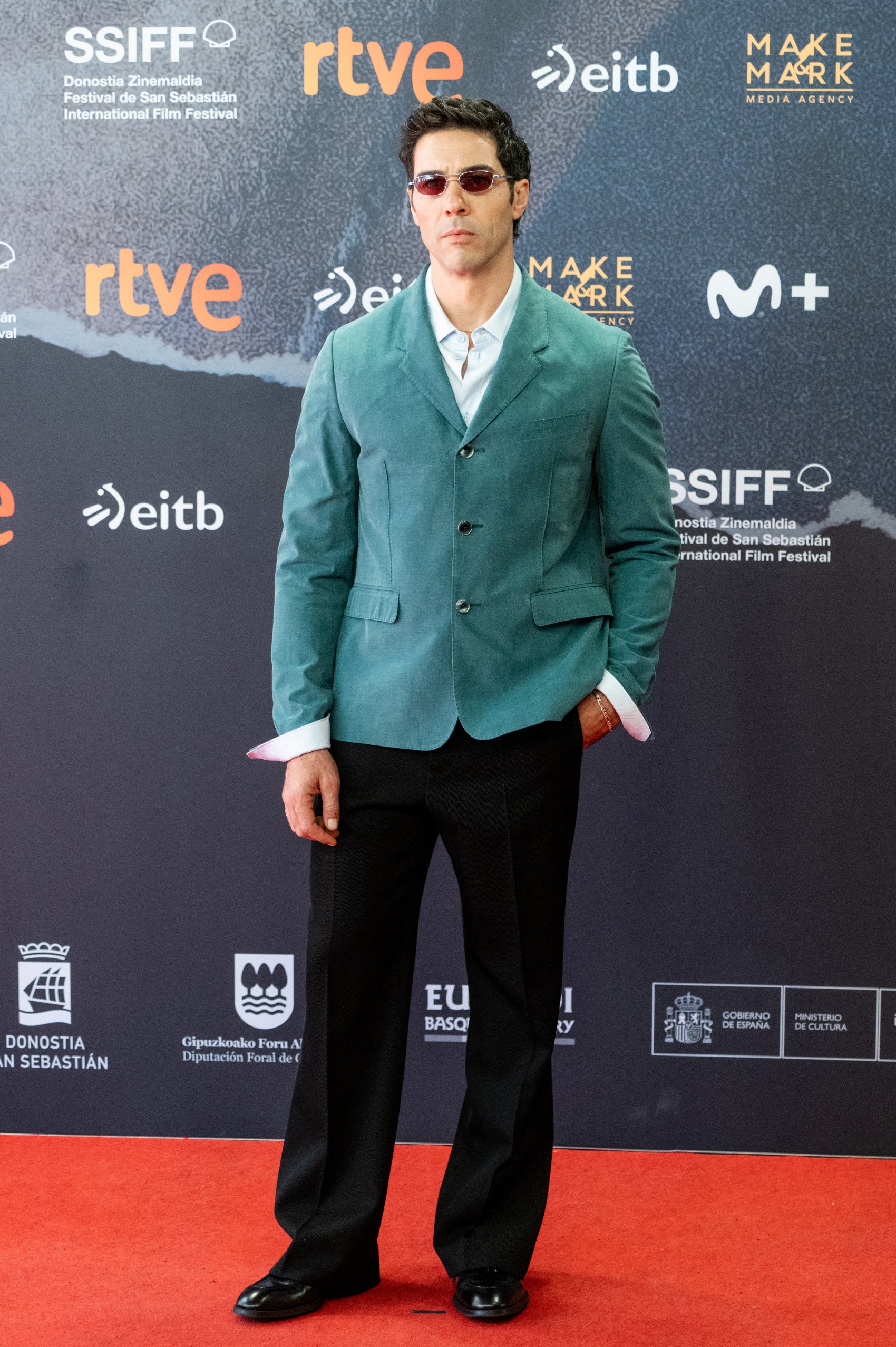 タハール・ラヒム、サン・セバスチャン映画祭『レ・ミゼラブル』上映会にルイ・ヴィトン着用で登場 タハール・ラヒム、サン・セバスチャン映画祭『レ・ミゼラブル』上映会にルイ・ヴィトン着用で登場