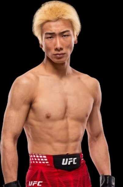 UFC鶴屋怜選手、熊本・八代で子ども向けミット打ちと炊き出し支援を実施 UFC鶴屋怜選手、熊本・八代で子ども向けミット打ちと炊き出し支援を実施