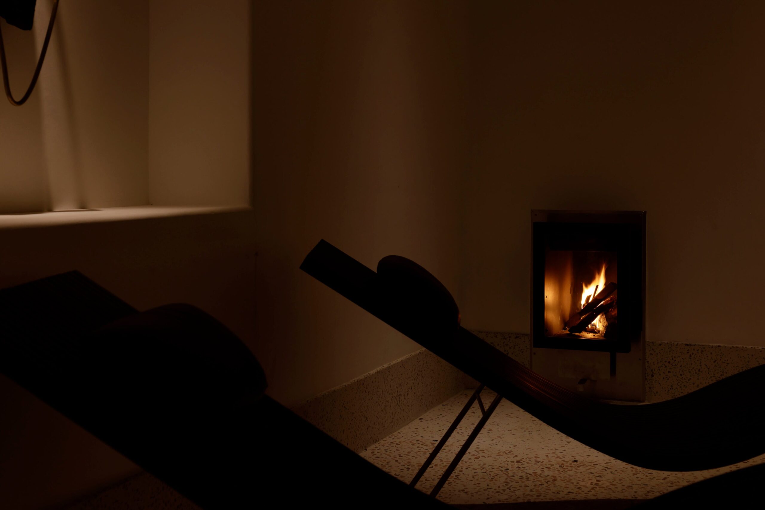 博多のプライベートサウナ「SAUNA SAKURADO」、日本初のフィンランド製薪ストーブ導入で都市型薪サウナ始動