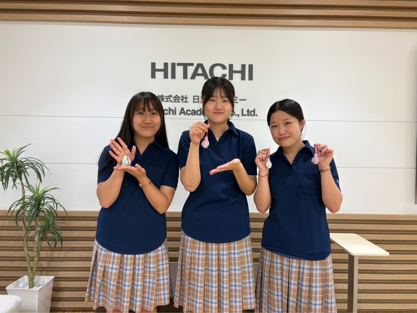 品川女子学院の生徒企業が海洋プラ展示 廃キャップ100%で成形体験も 品川女子学院の生徒企業が海洋プラ展示 廃キャップ100%で成形体験も