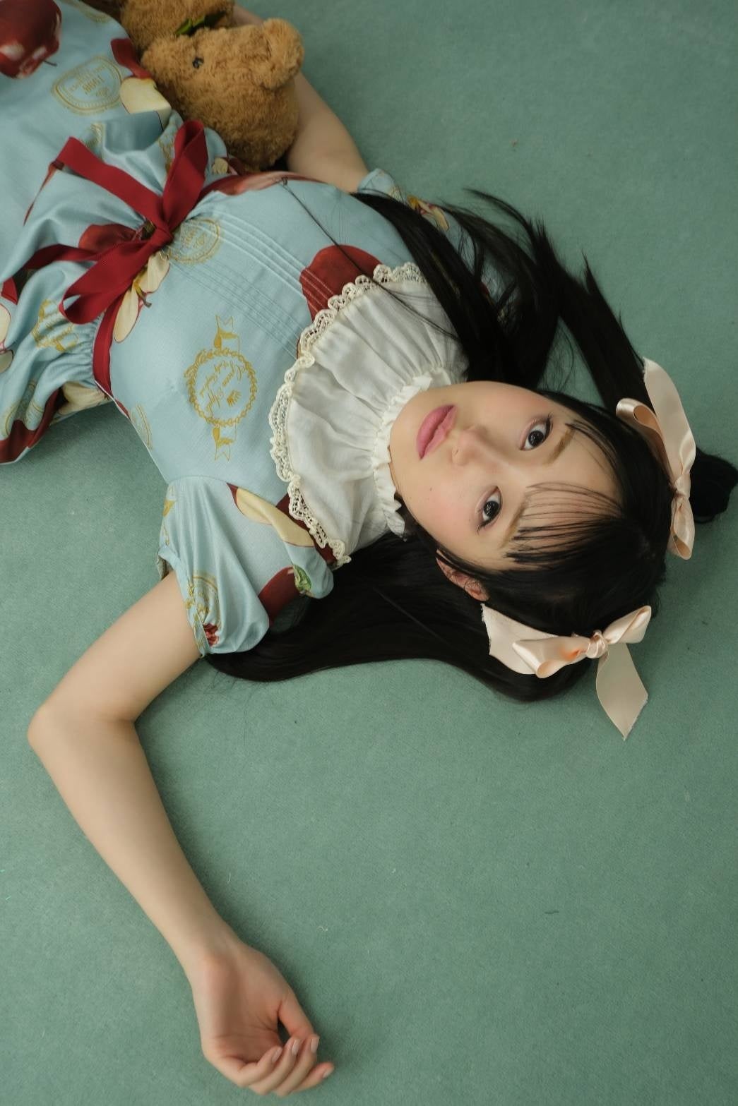 白濱美兎、ドールメイク×ロリータ姿をSNS公開 二十歳バースデーイベント(11月23日)物販撮影 白濱美兎、ドールメイク×ロリータ姿をSNS公開 二十歳バースデーイベント(11月23日)物販撮影