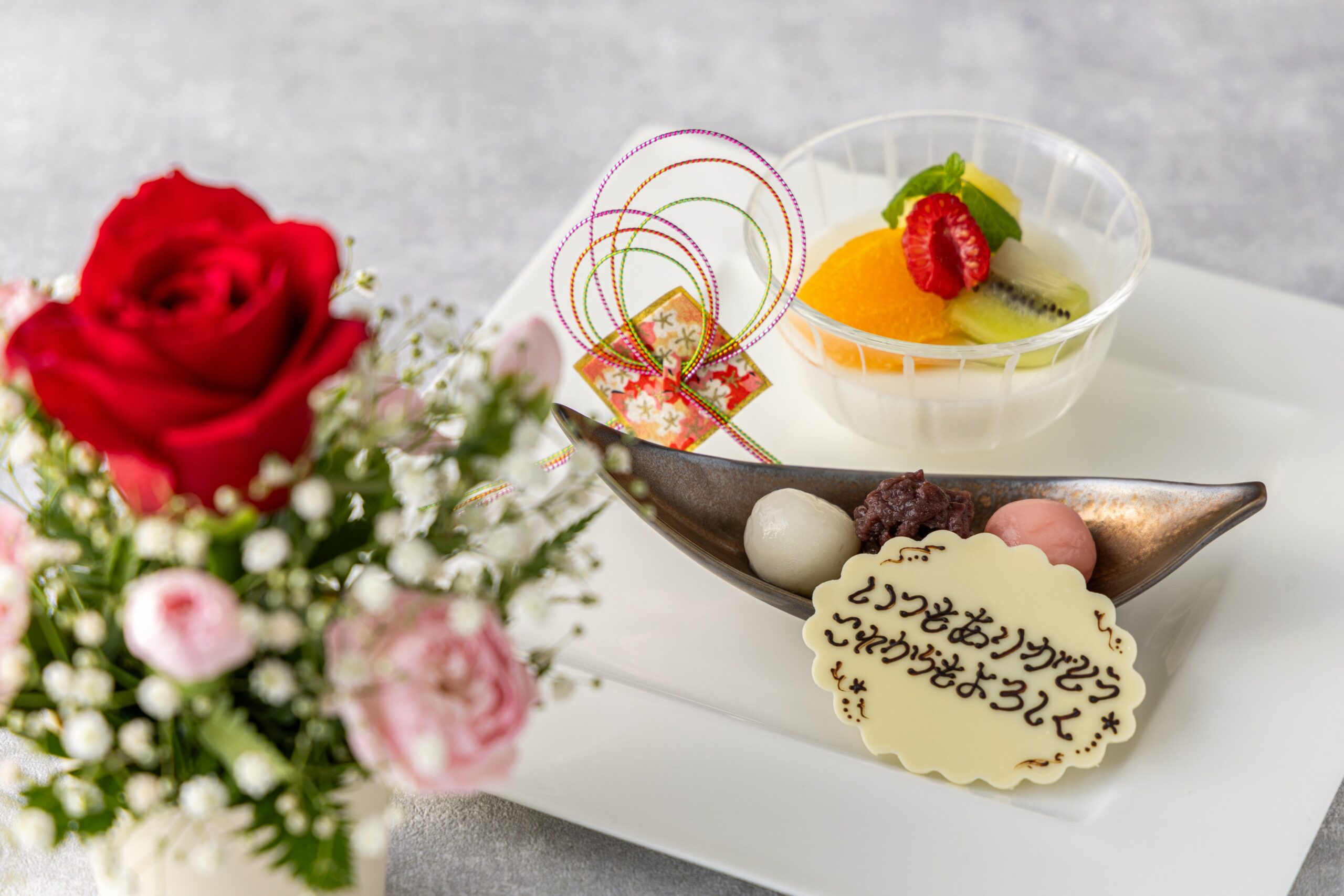 新横浜プリンスホテル40階「日本料理 羽衣」、会席1万1000円以上で卓上花とメッセージデザートを進呈 新横浜プリンスホテル40階「日本料理 羽衣」、会席1万1000円以上で卓上花とメッセージデザートを進呈